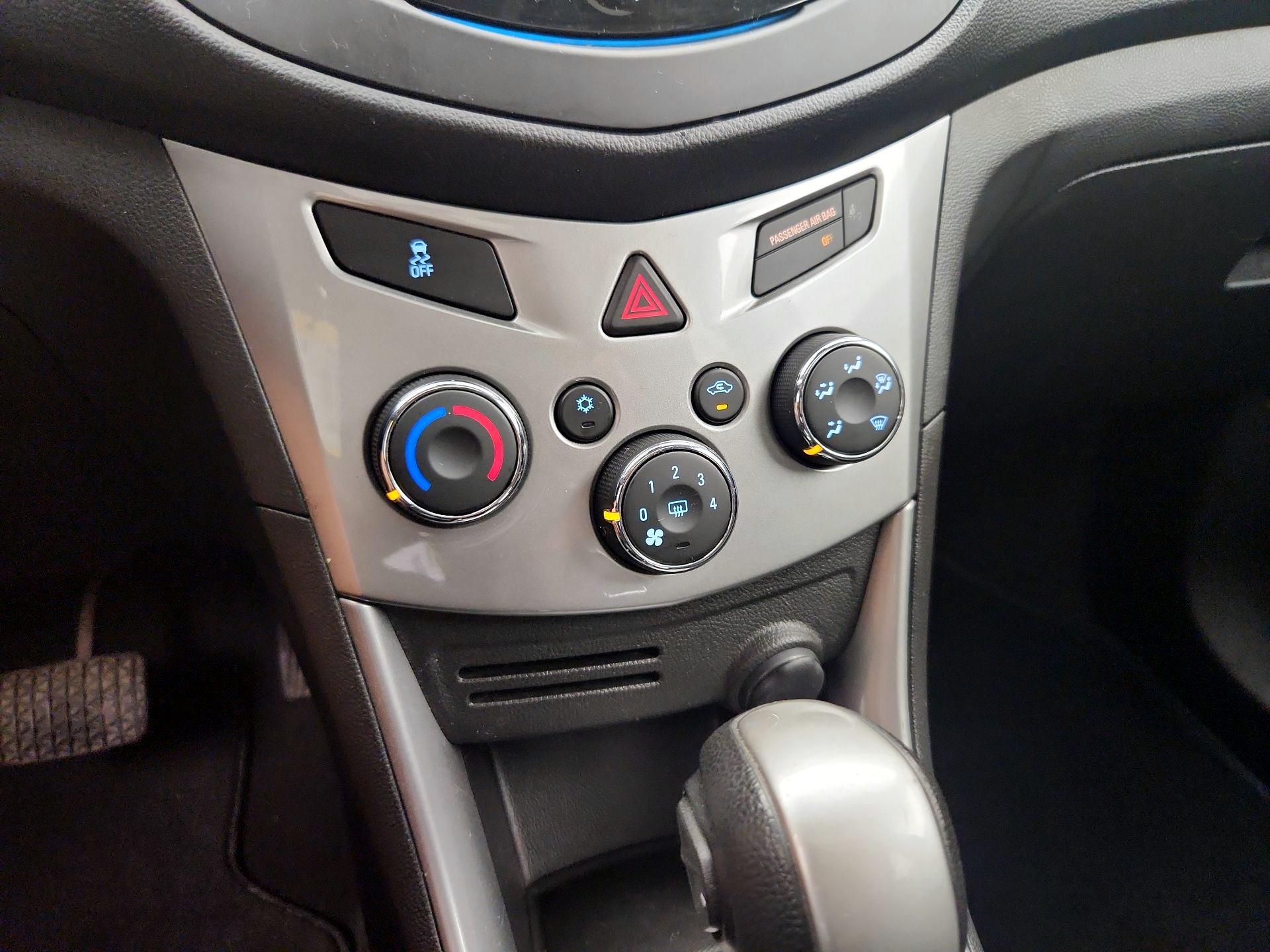 Thumbnail: 2016 Chevrolet Trax - 16