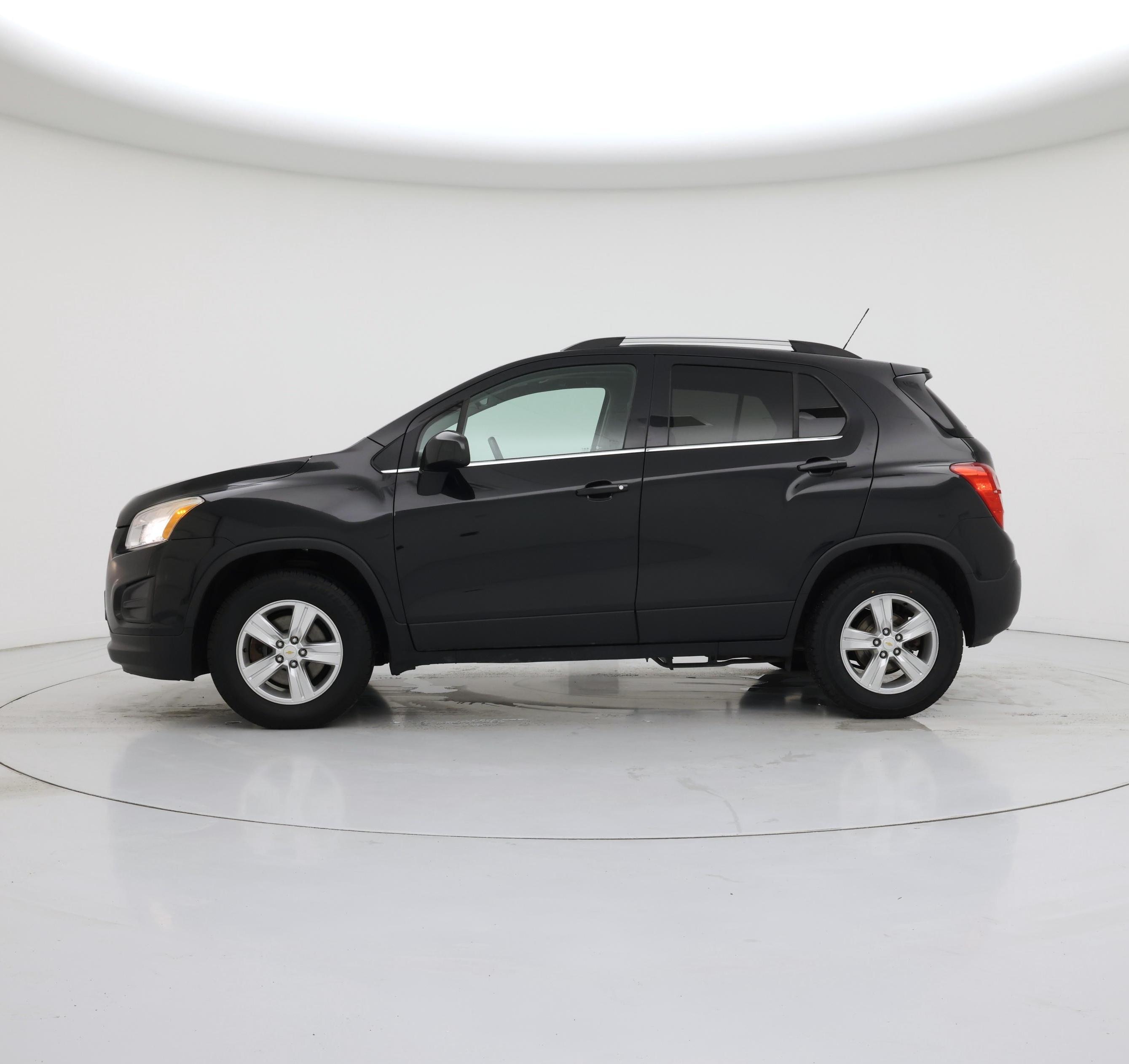 Thumbnail: 2016 Chevrolet Trax - 3