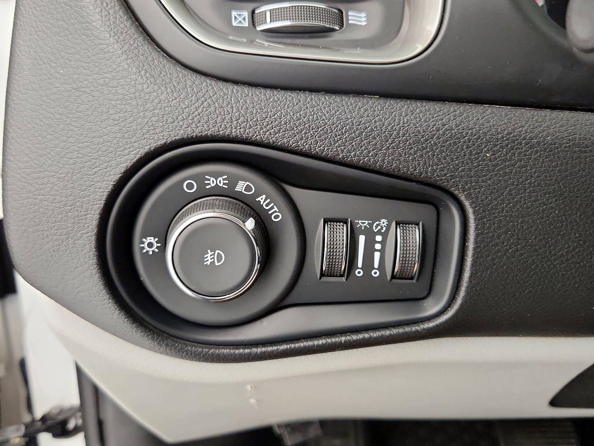 Thumbnail: 2022 Jeep Renegade - 13