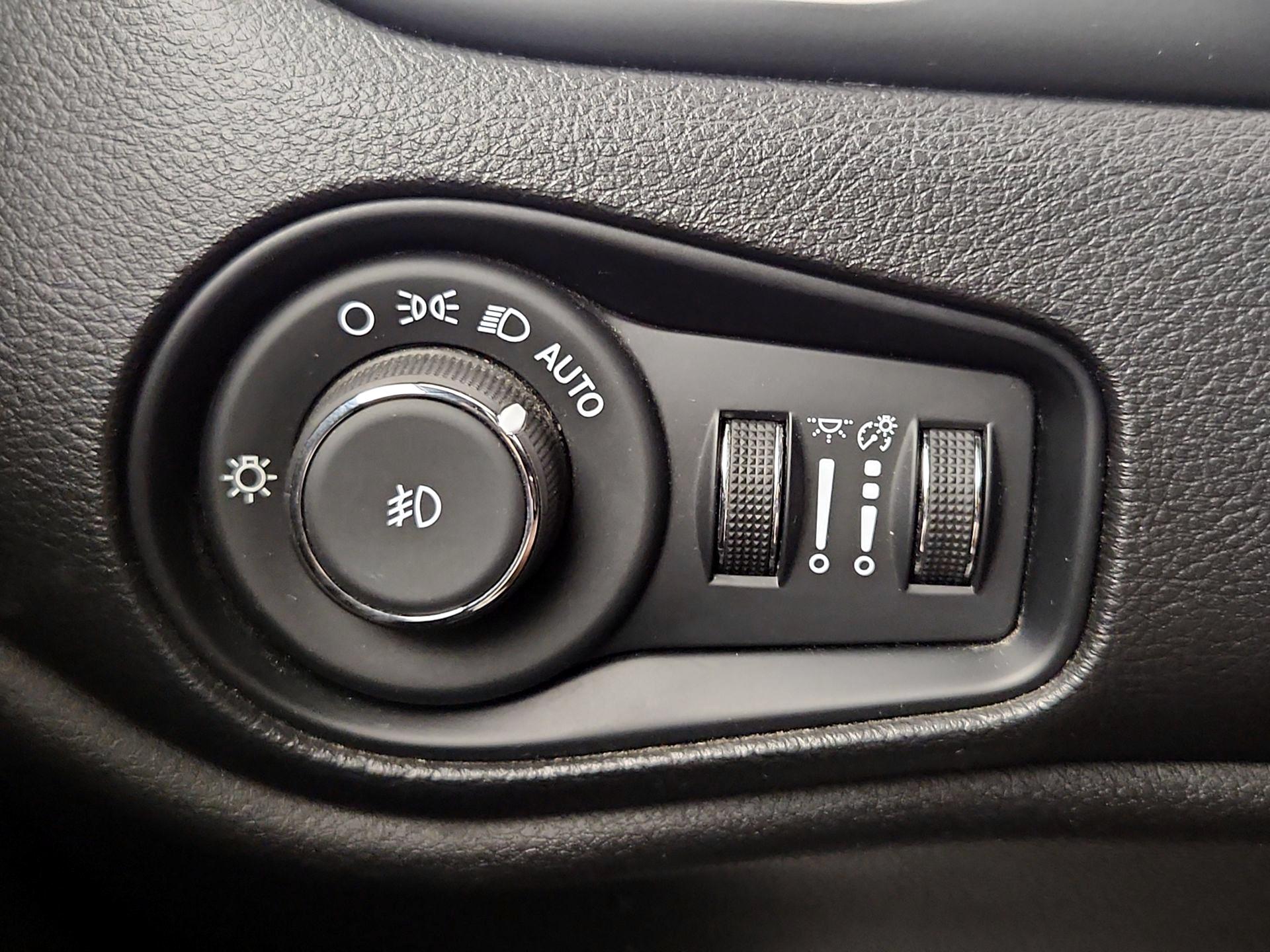Thumbnail: 2022 Jeep Renegade - 13