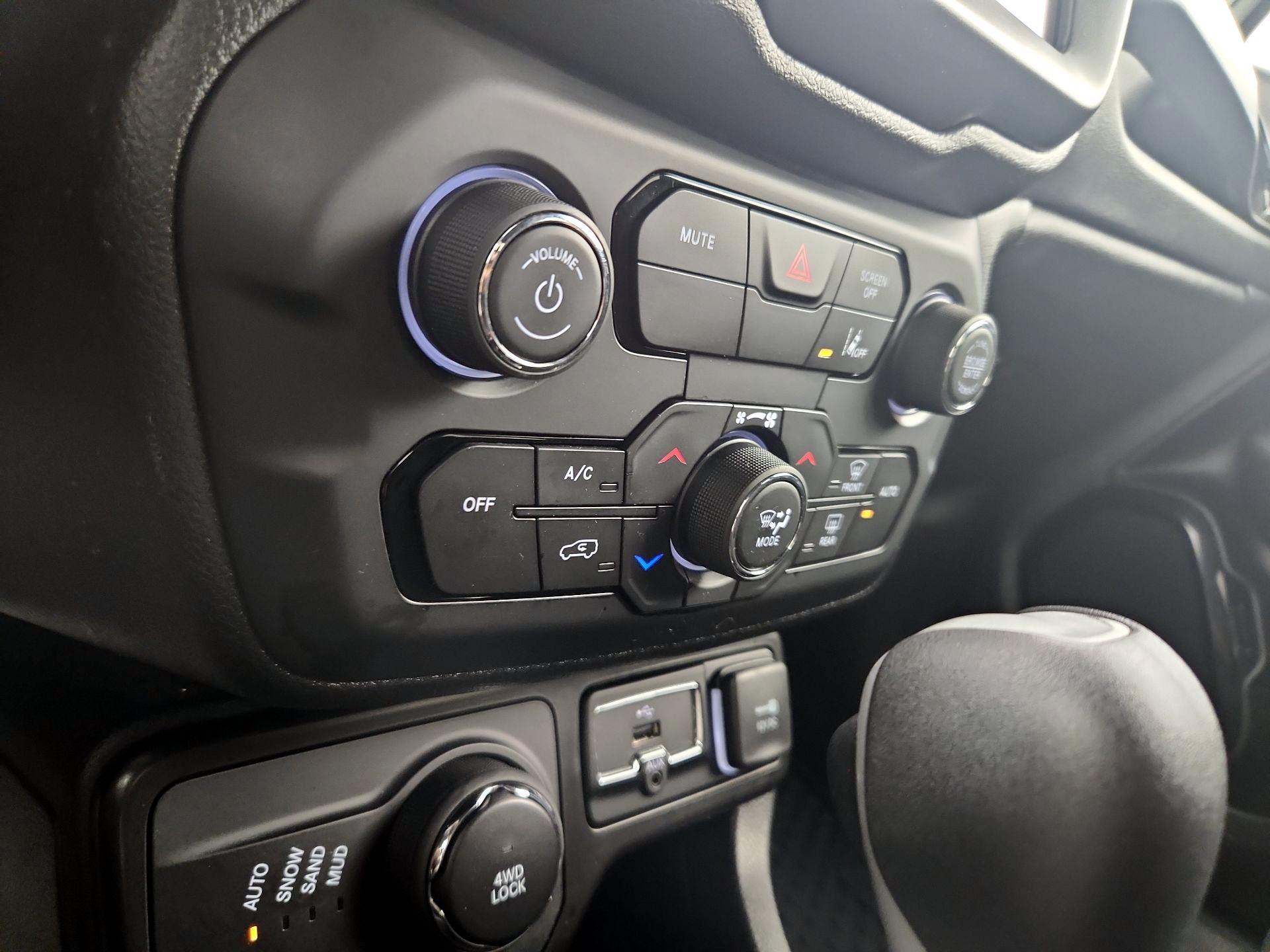 Thumbnail: 2022 Jeep Renegade - 17