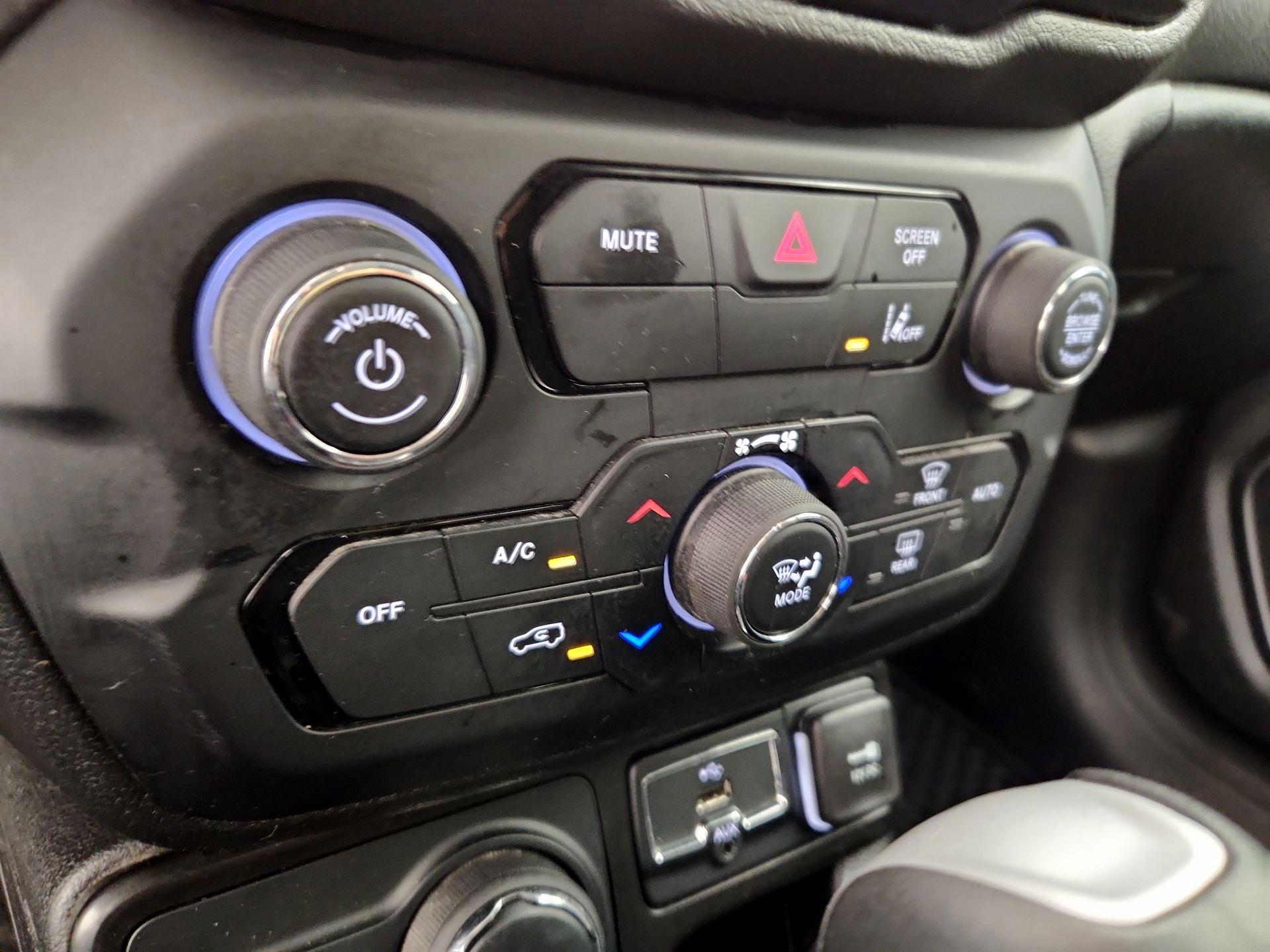 Thumbnail: 2022 Jeep Renegade - 17