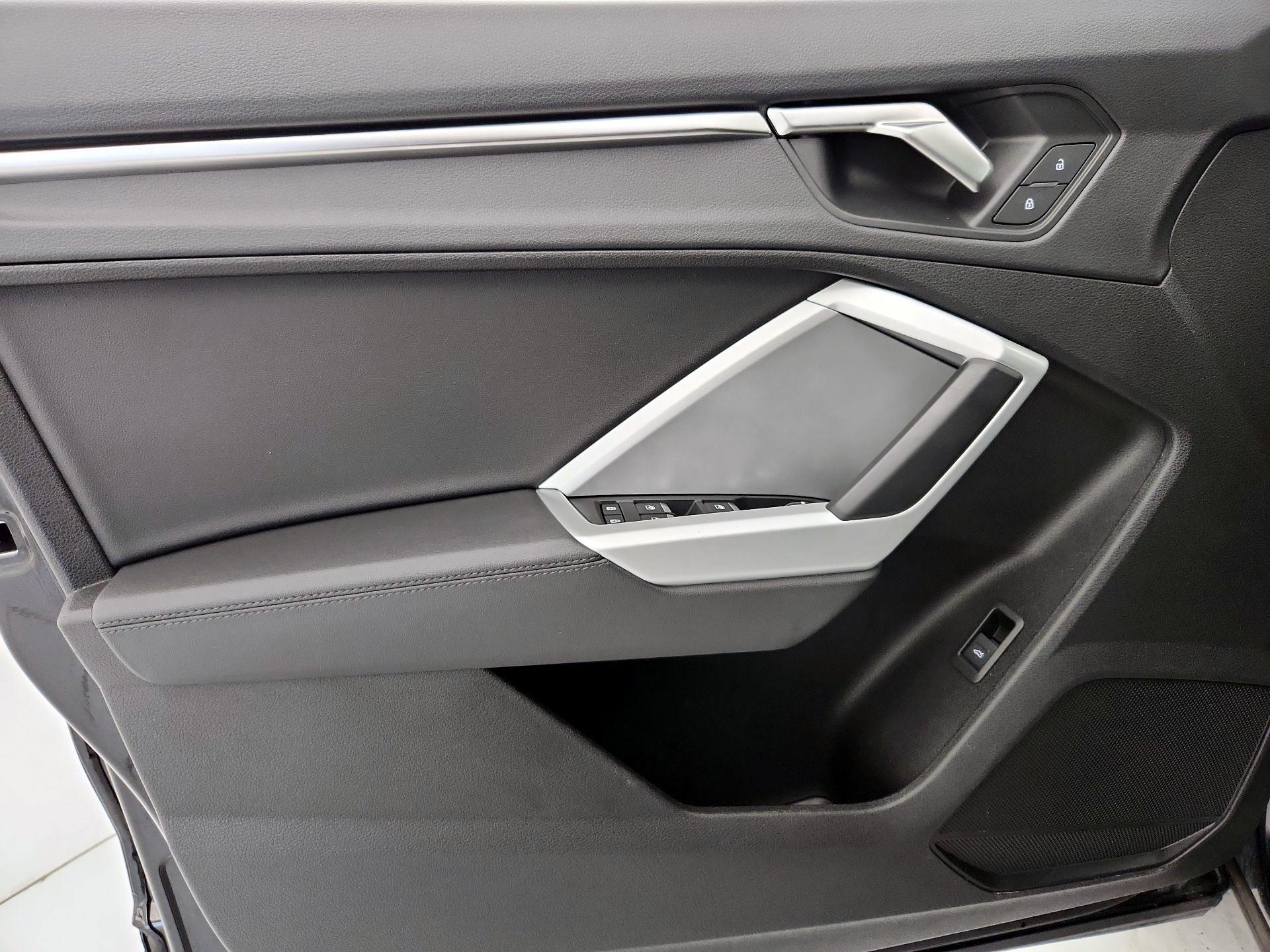 Thumbnail: 2025 Audi Q3 - 12