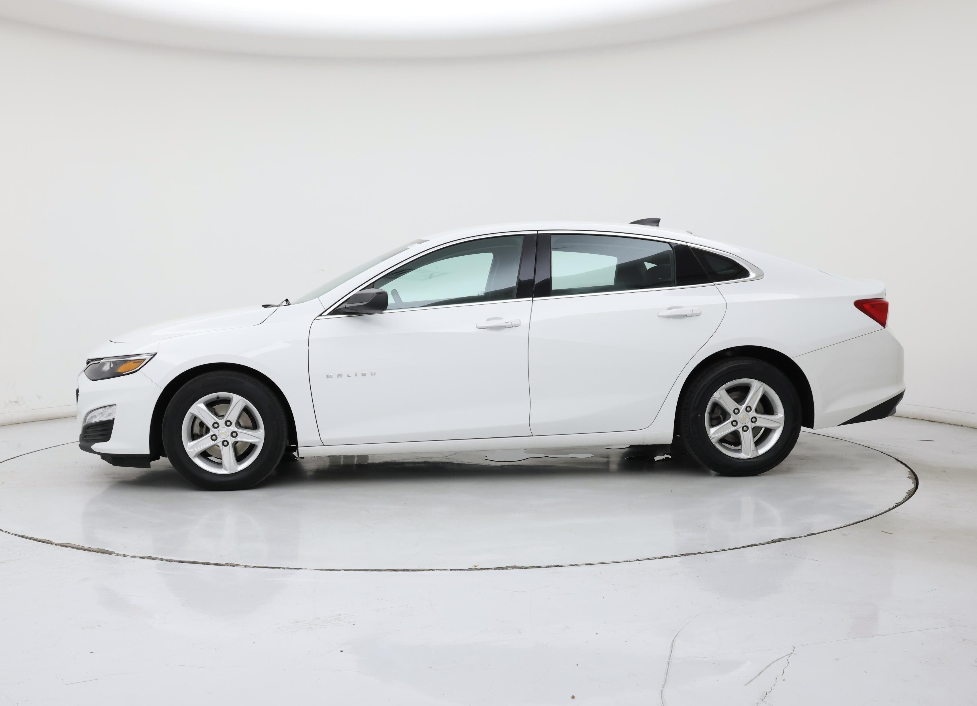 Thumbnail: 2021 Chevrolet Malibu - 3