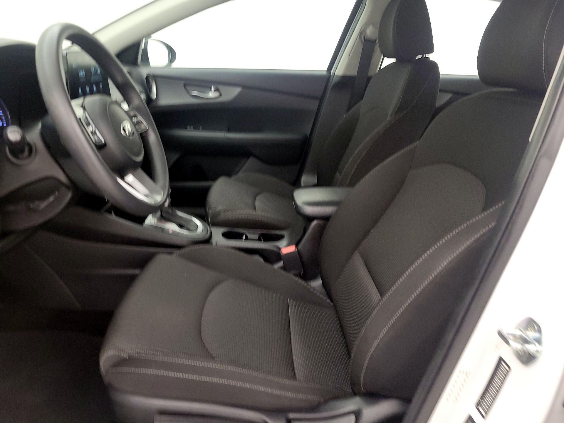 Thumbnail: 2021 Kia Forte - 11