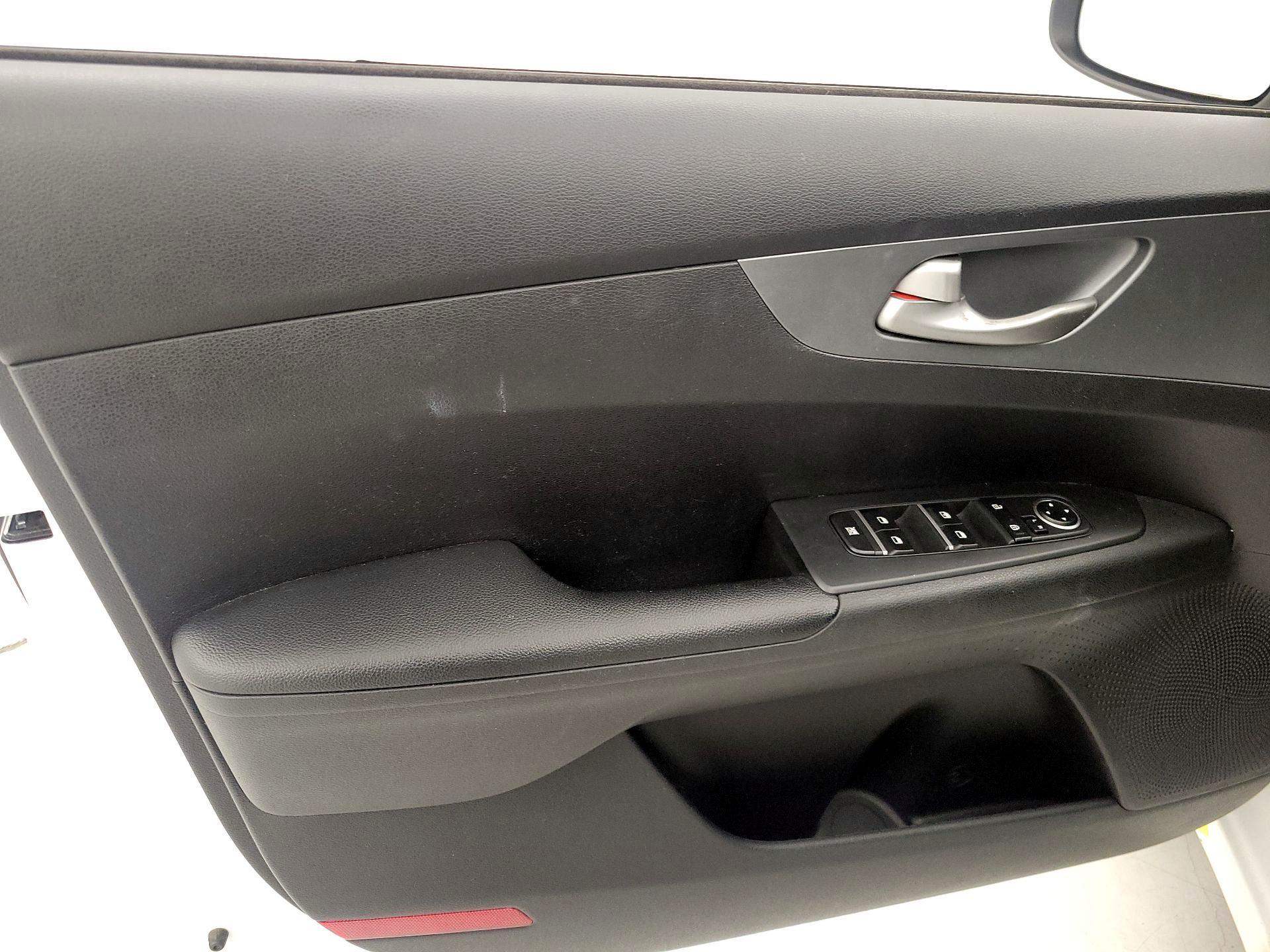 Thumbnail: 2021 Kia Forte - 12