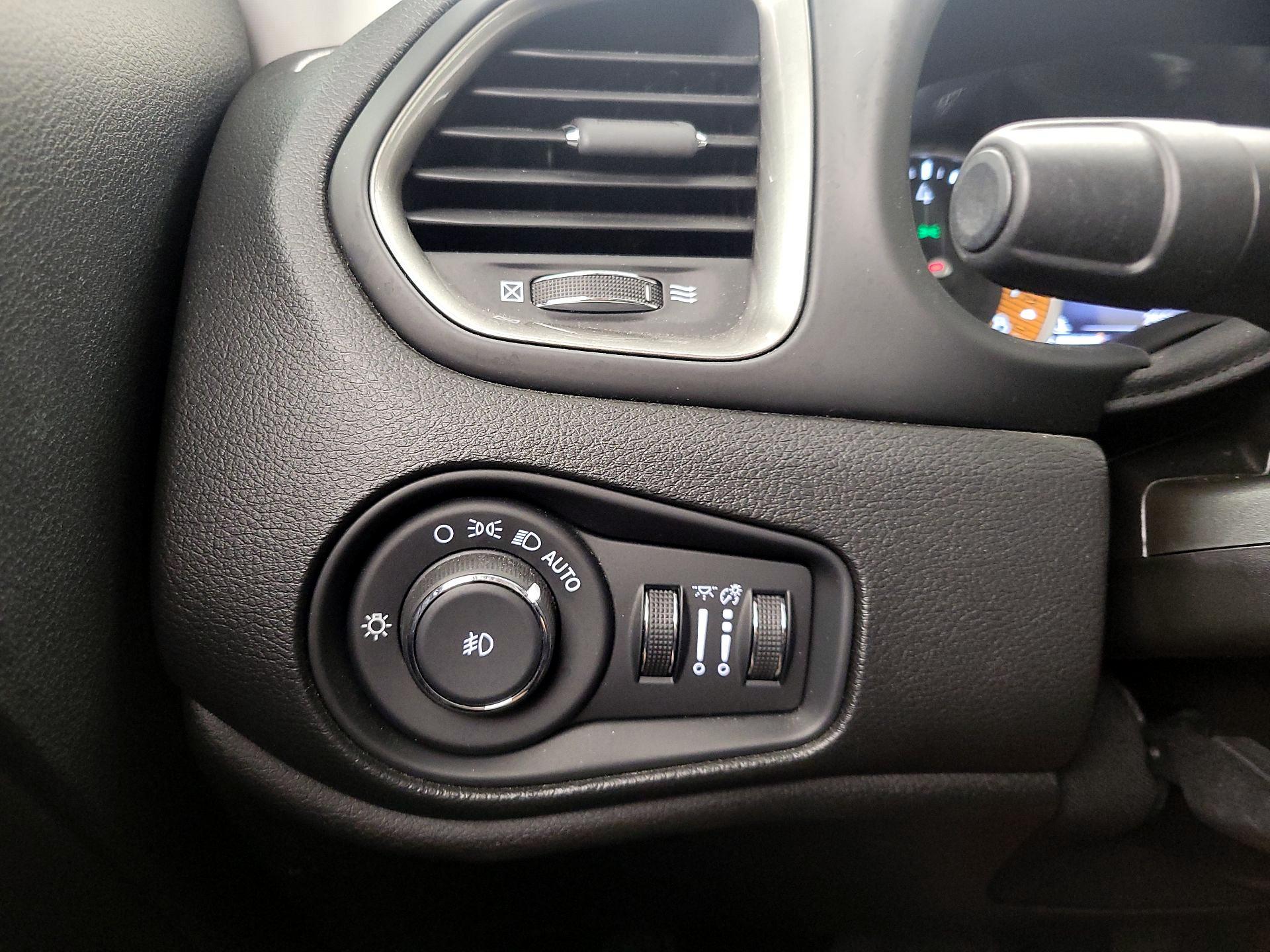 Thumbnail: 2020 Jeep Renegade - 13