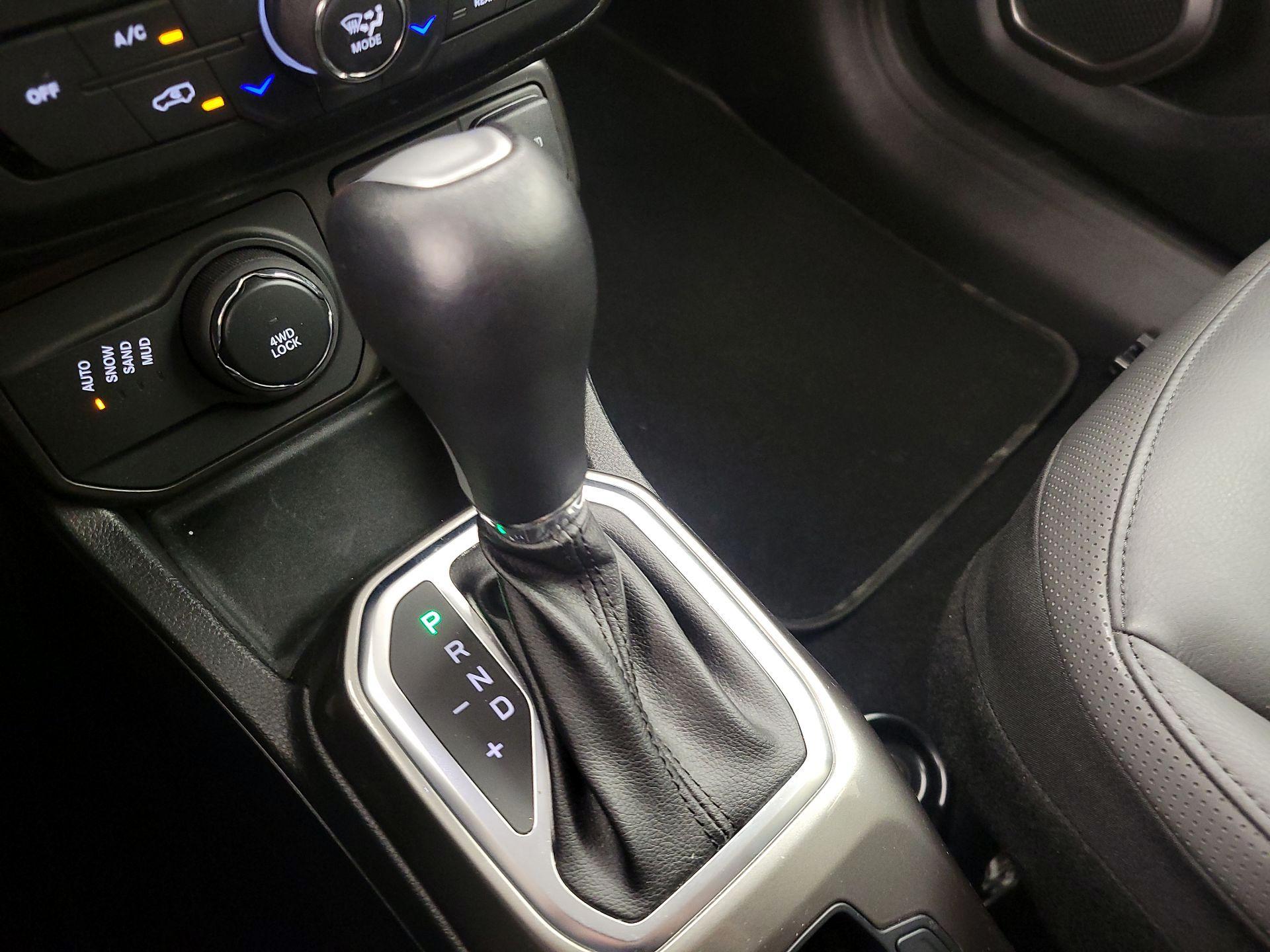 Thumbnail: 2020 Jeep Renegade - 17