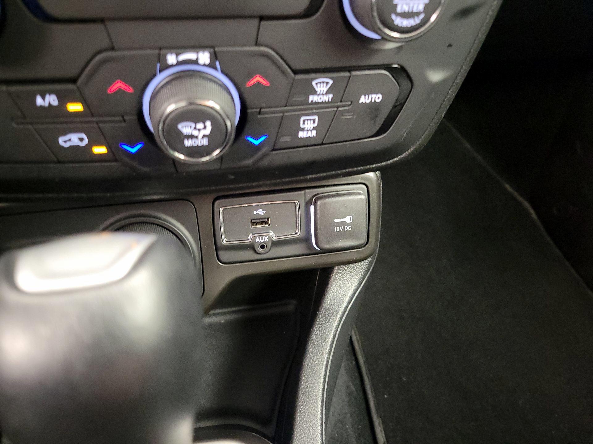Thumbnail: 2020 Jeep Renegade - 18