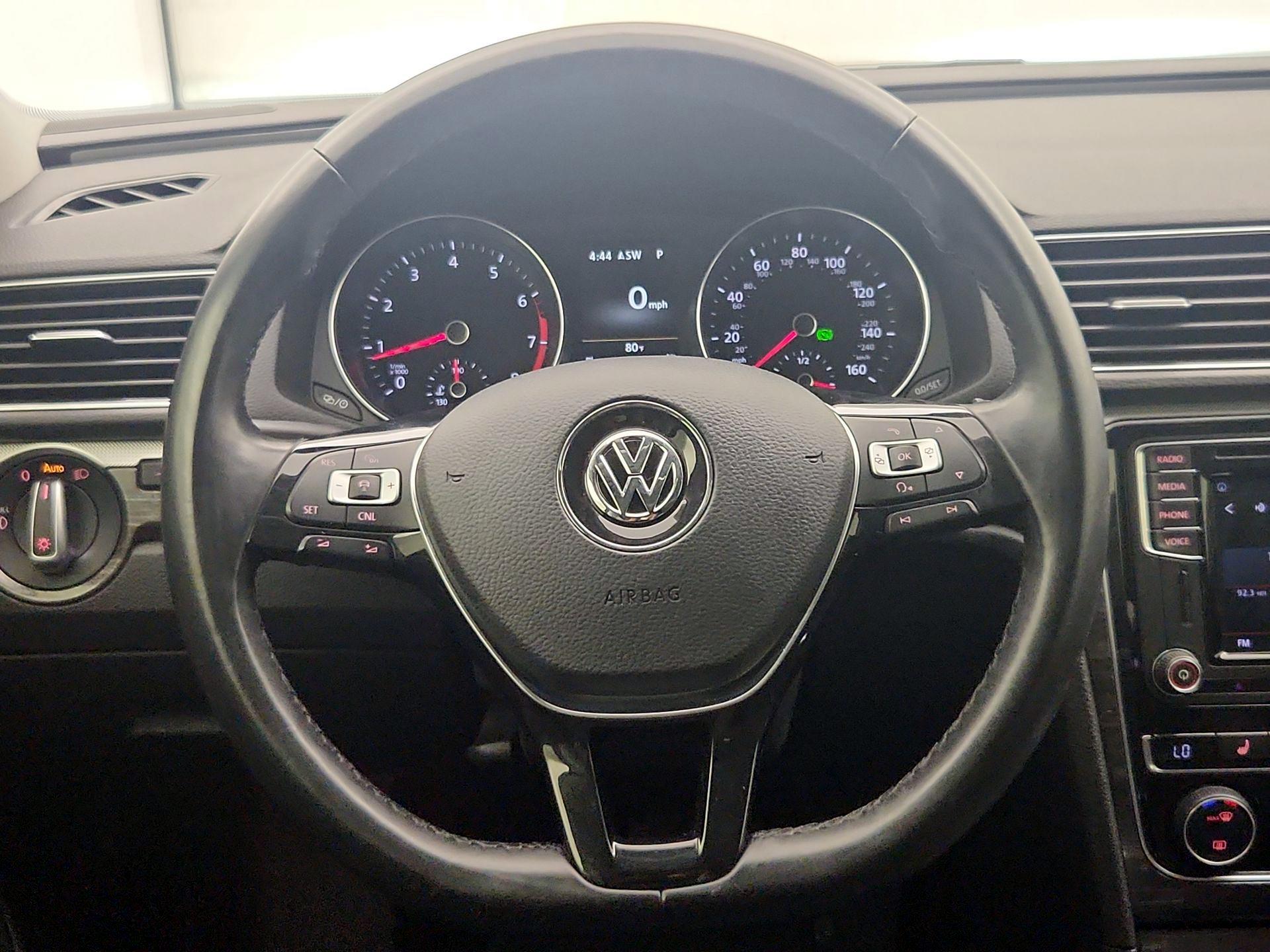 Thumbnail: 2018 Volkswagen Passat - 10