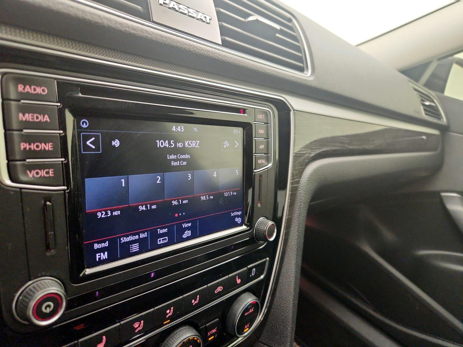 Thumbnail: 2018 Volkswagen Passat - 15