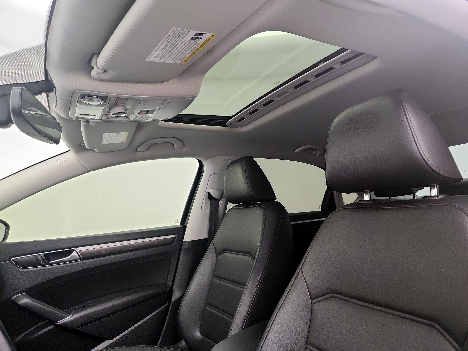 Thumbnail: 2018 Volkswagen Passat - 19