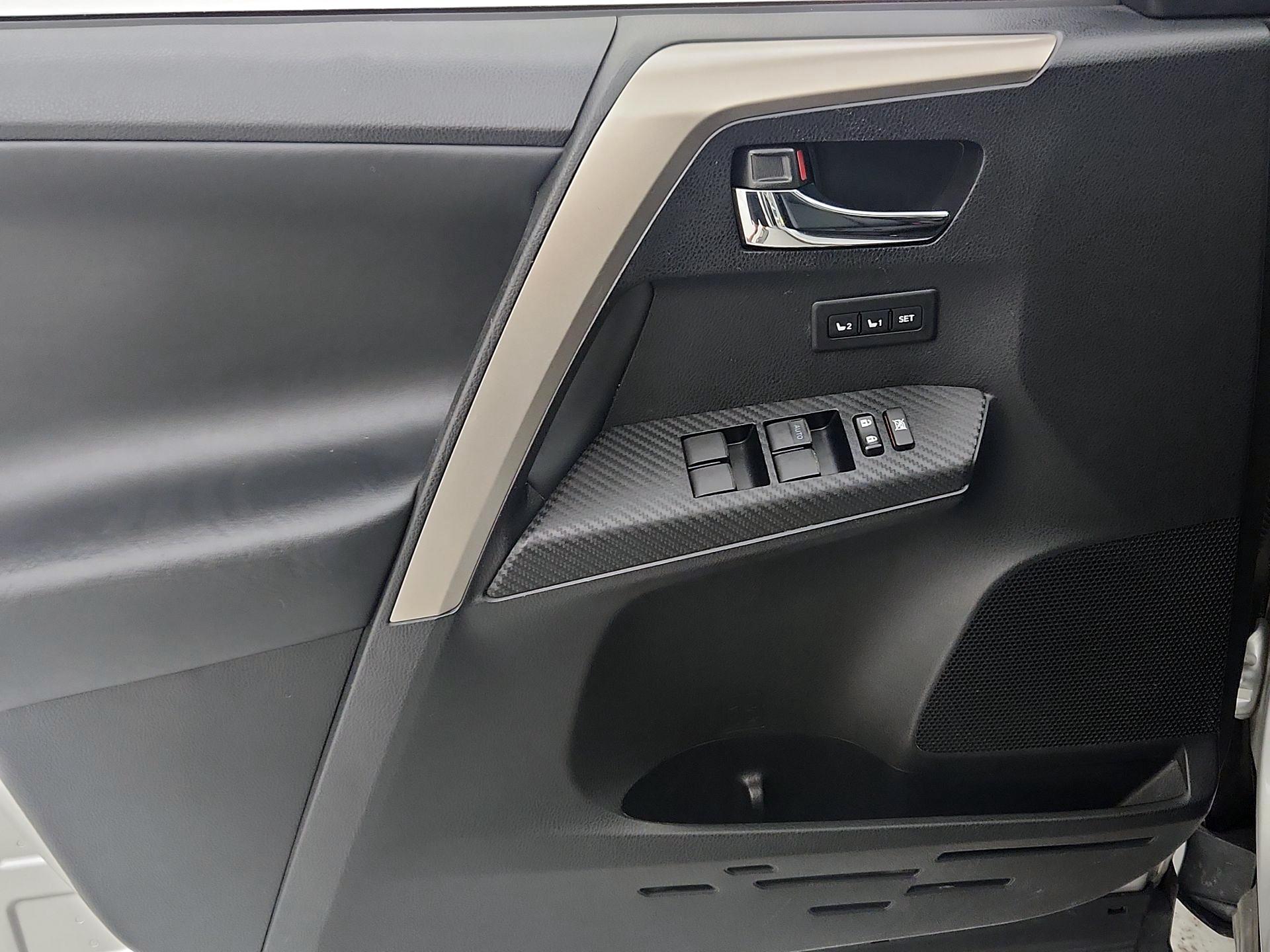 Thumbnail: 2015 Toyota RAV4 - 12