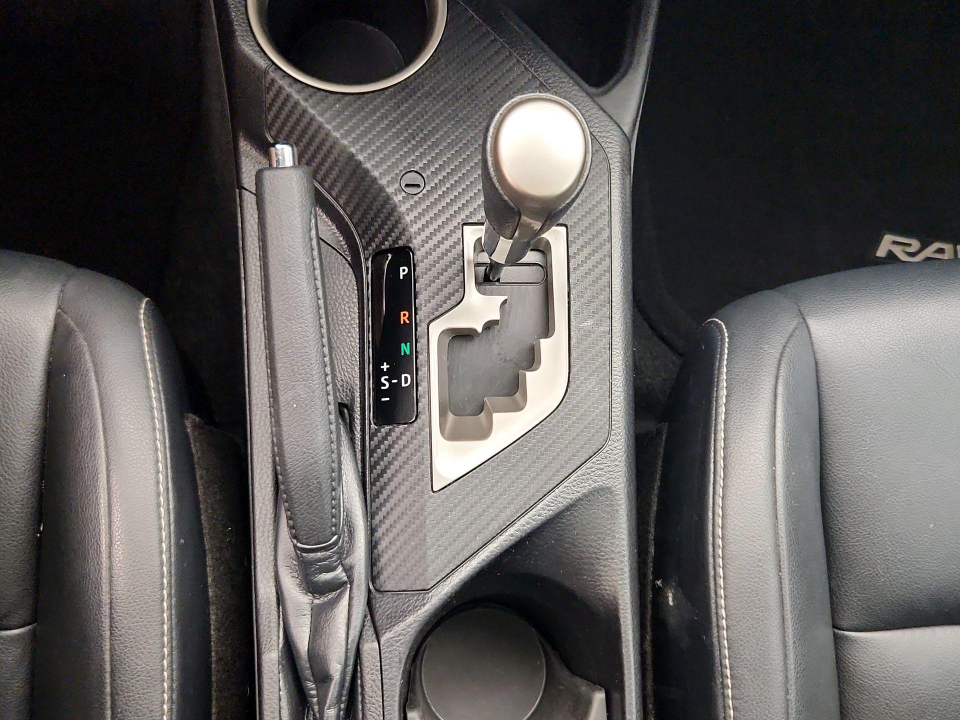 Thumbnail: 2015 Toyota RAV4 - 17