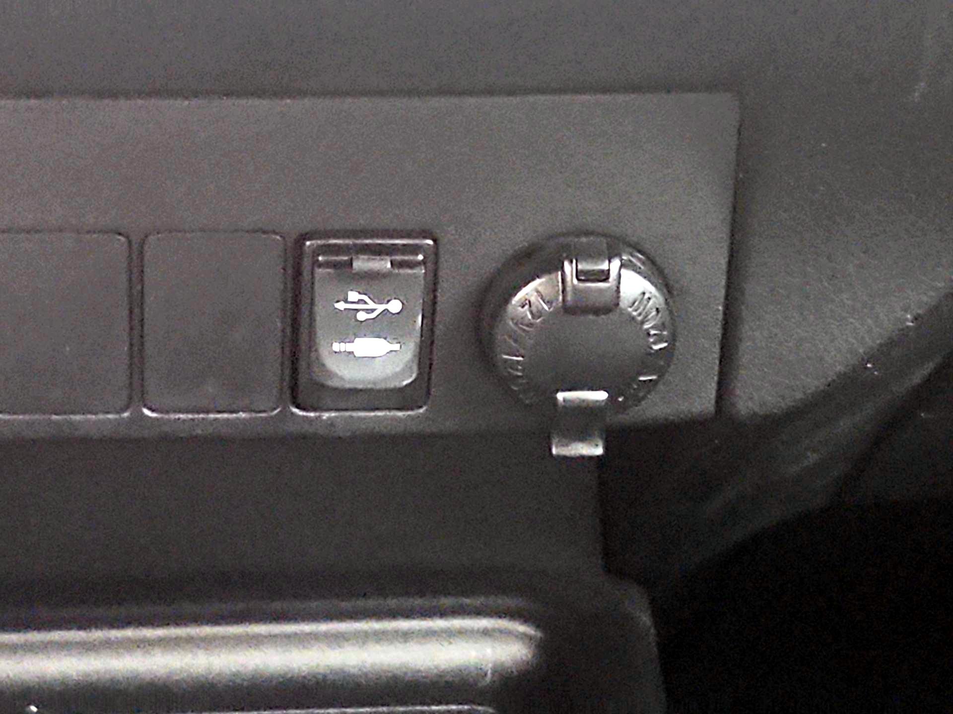 Thumbnail: 2015 Toyota RAV4 - 18