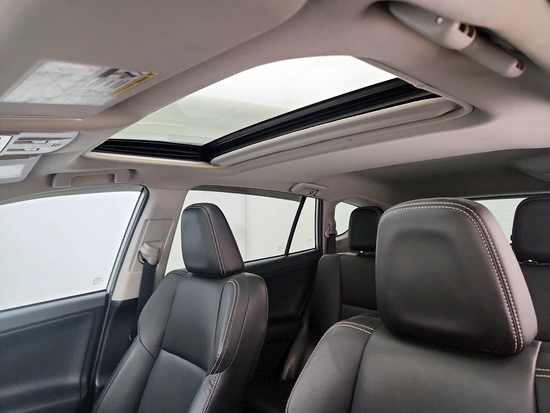 Thumbnail: 2015 Toyota RAV4 - 19