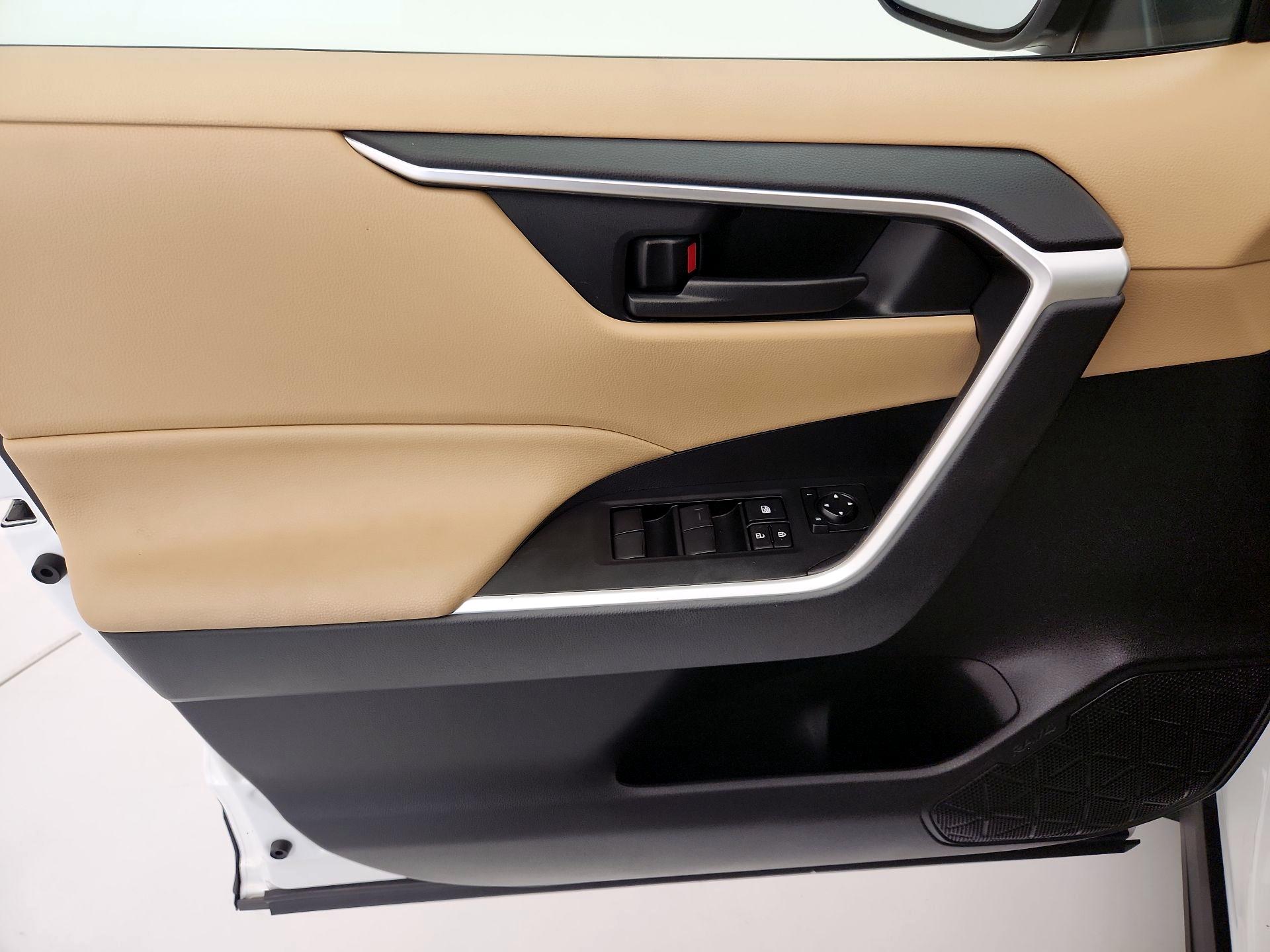 Thumbnail: 2021 Toyota RAV4 - 12