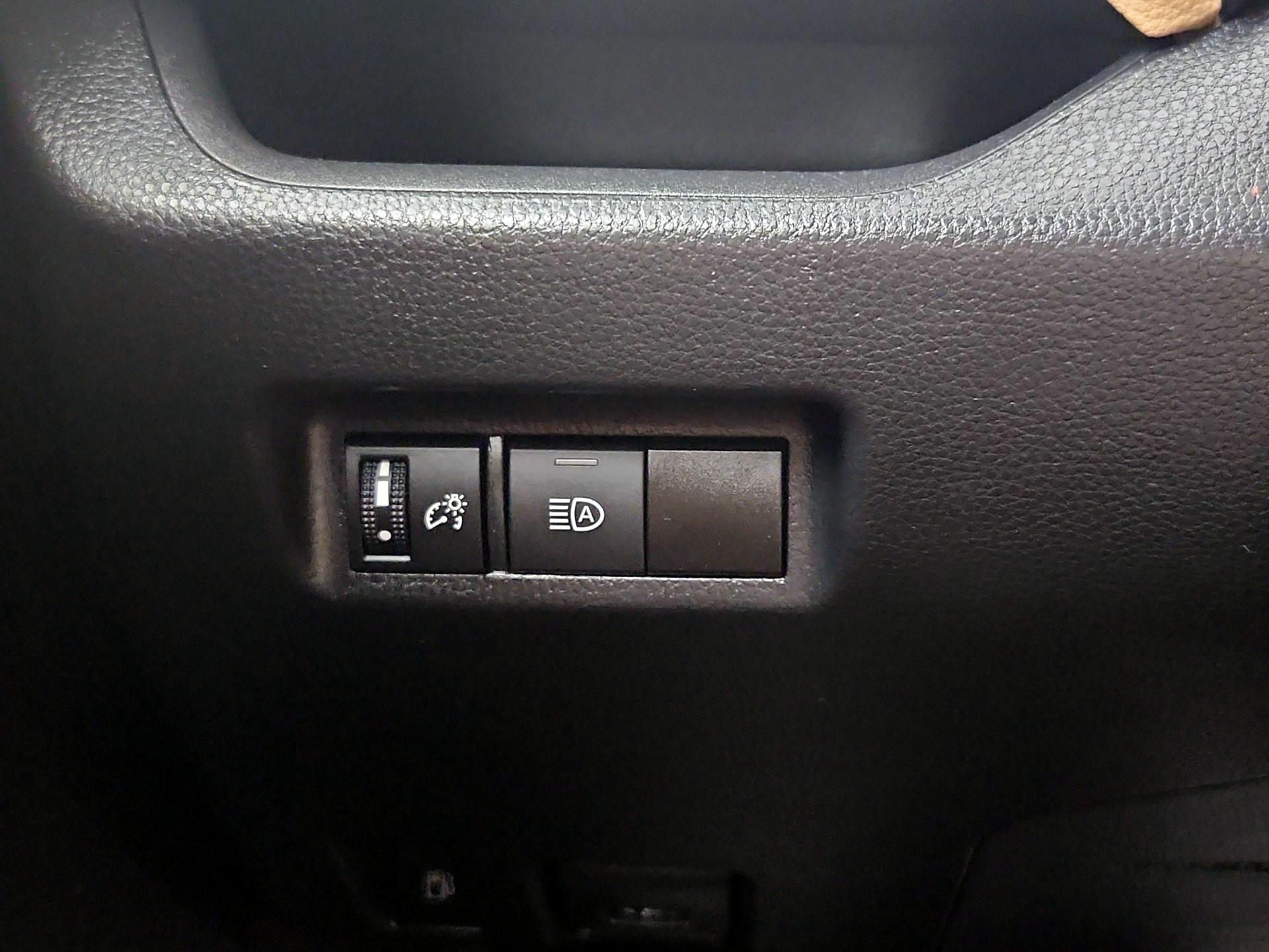 Thumbnail: 2021 Toyota RAV4 - 13
