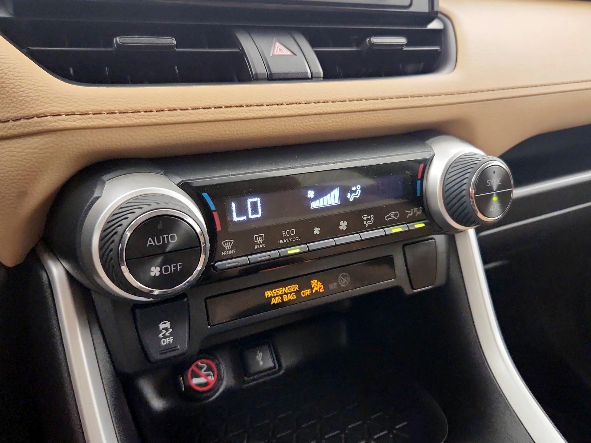 Thumbnail: 2021 Toyota RAV4 - 16