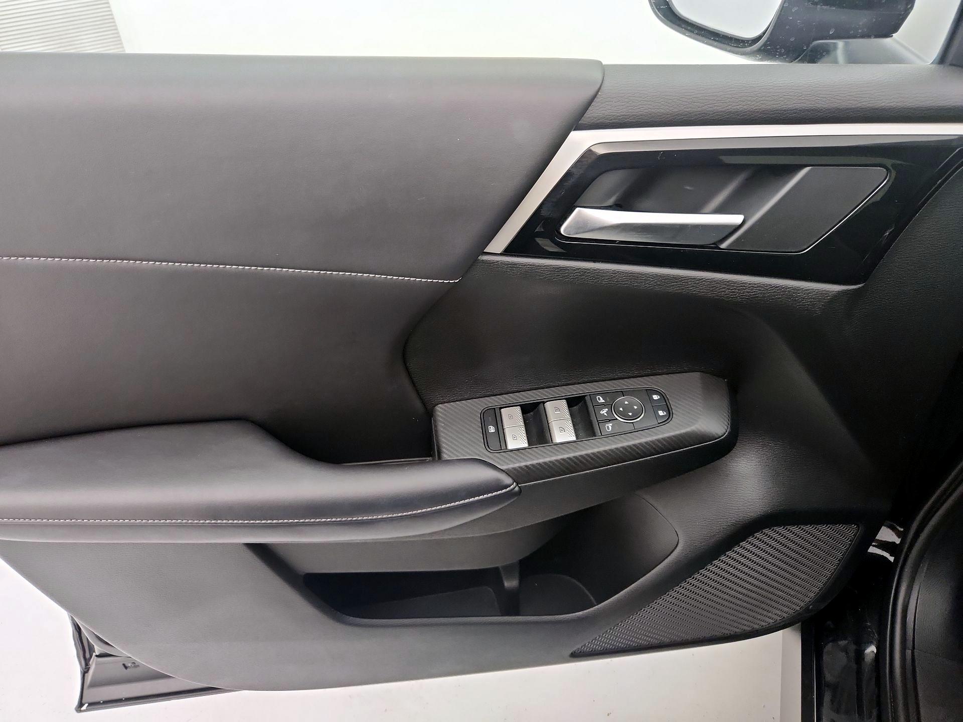 Thumbnail: 2024 Mitsubishi Outlander - 12