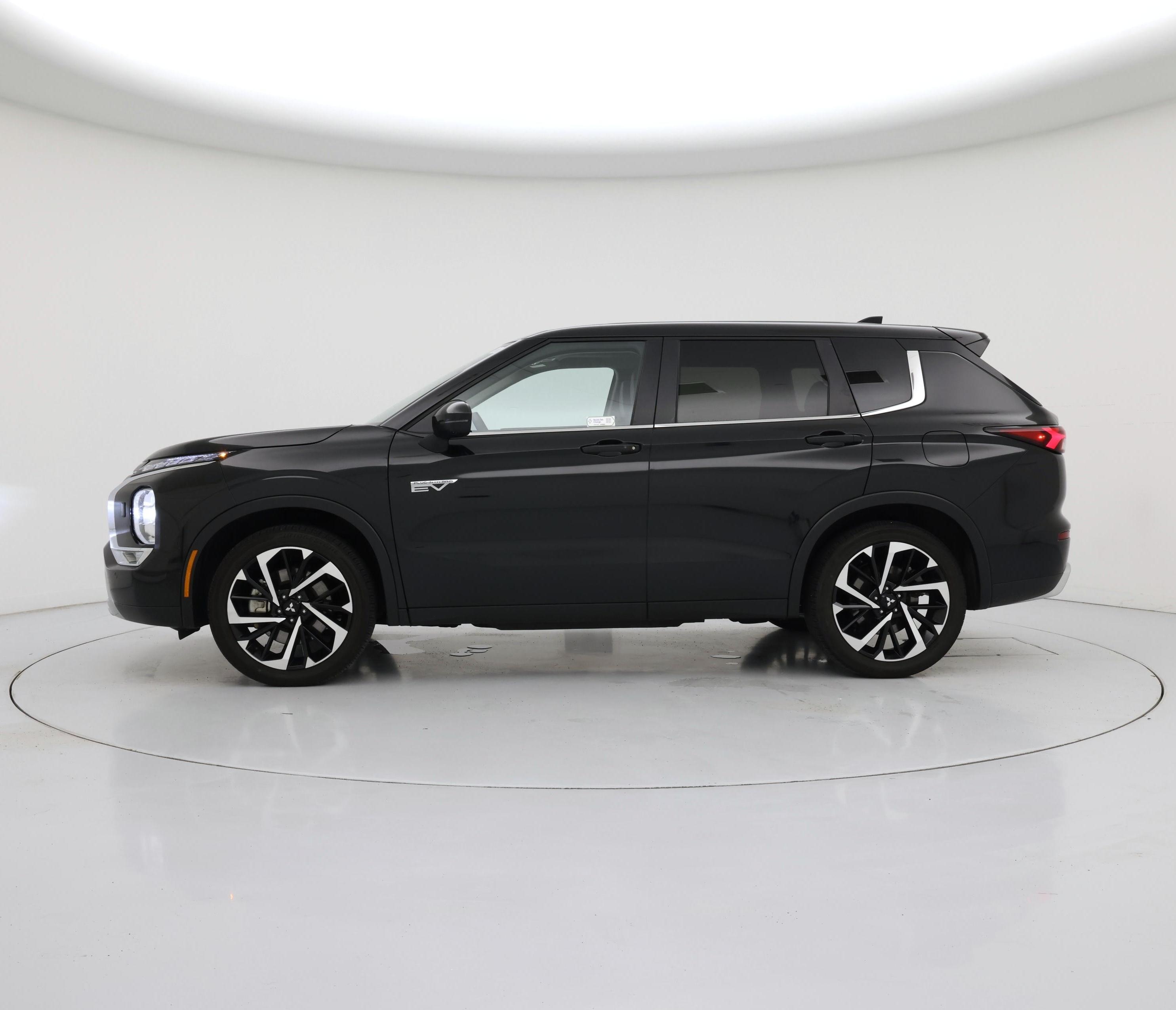 Thumbnail: 2024 Mitsubishi Outlander - 3