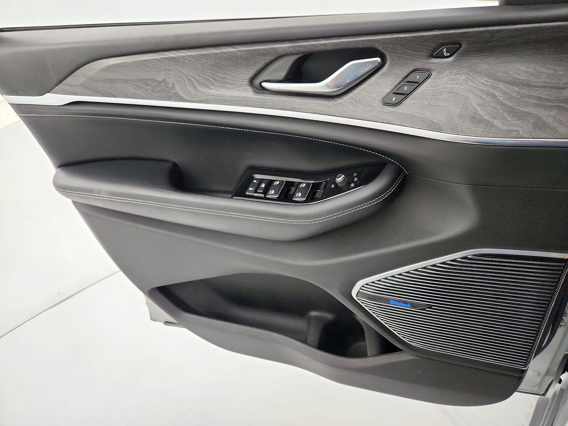 Thumbnail: 2022 Jeep Grand Cherokee L - 12