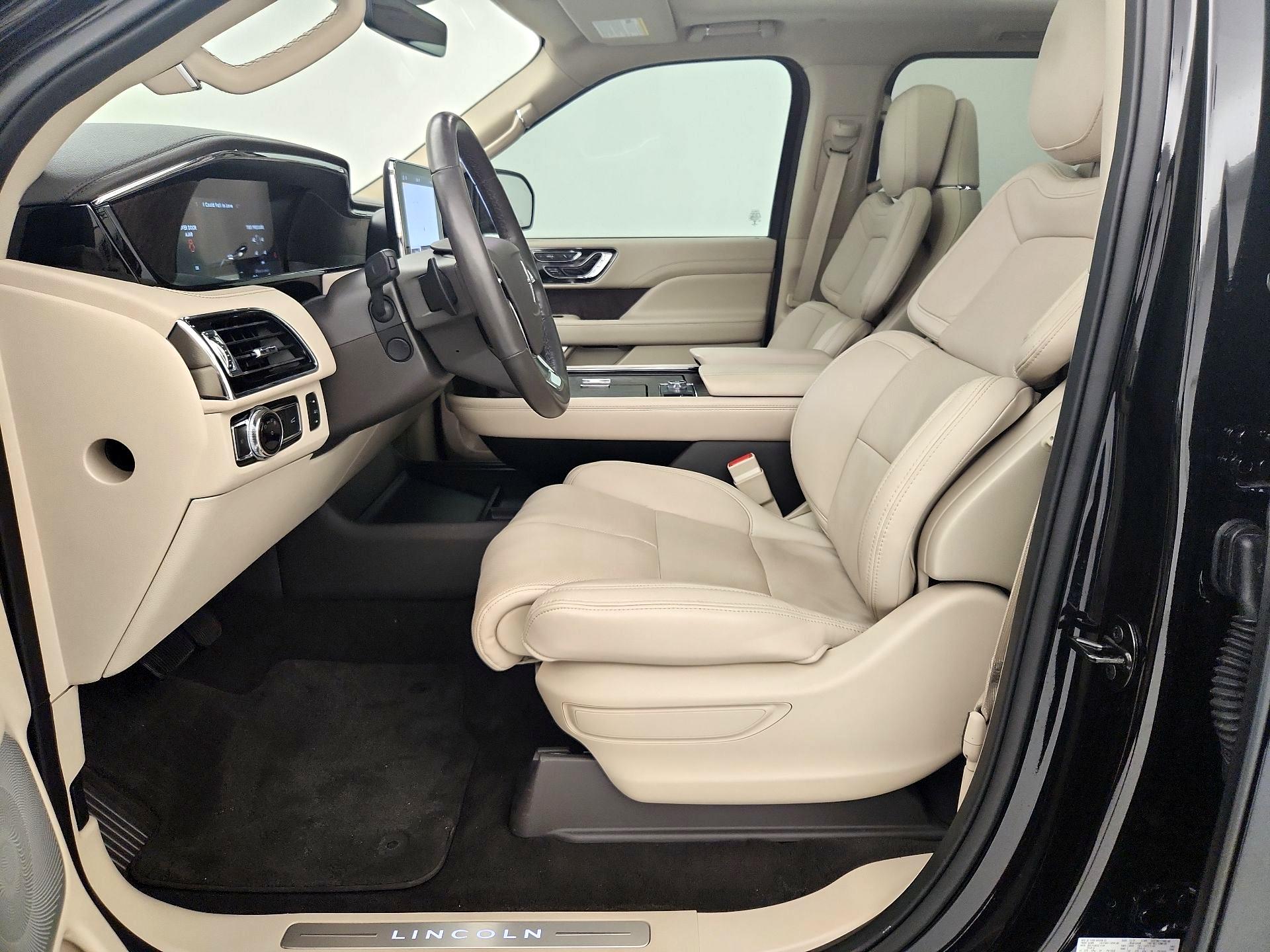 Thumbnail: 2021 Lincoln Navigator - 11