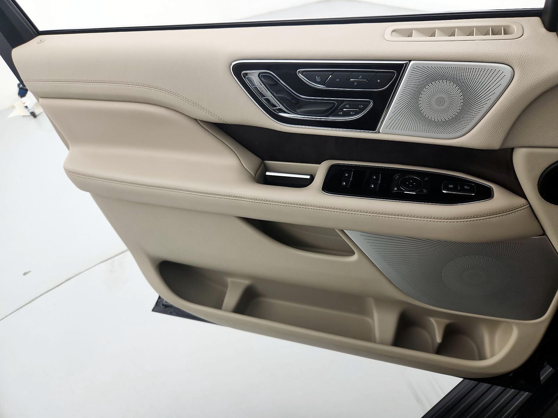 Thumbnail: 2021 Lincoln Navigator - 12
