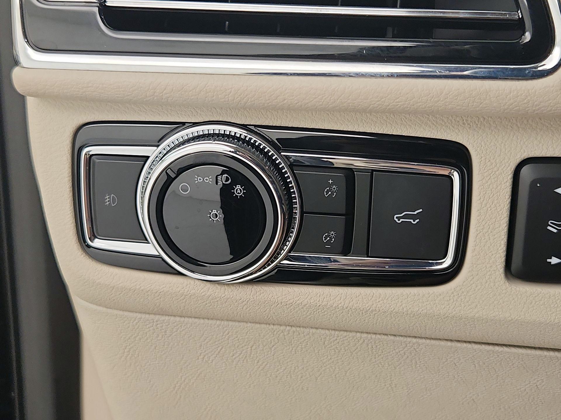 Thumbnail: 2021 Lincoln Navigator - 13