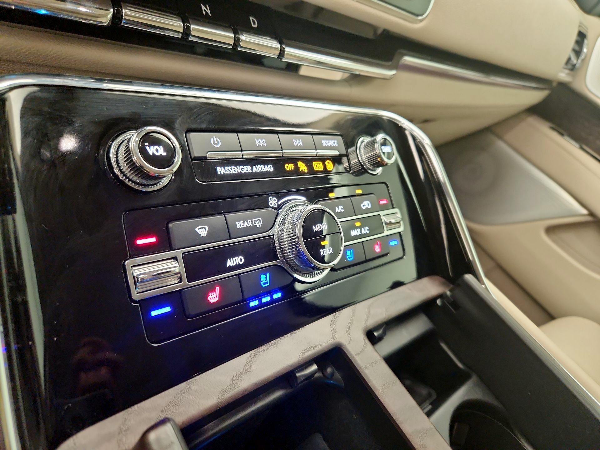 Thumbnail: 2021 Lincoln Navigator - 17