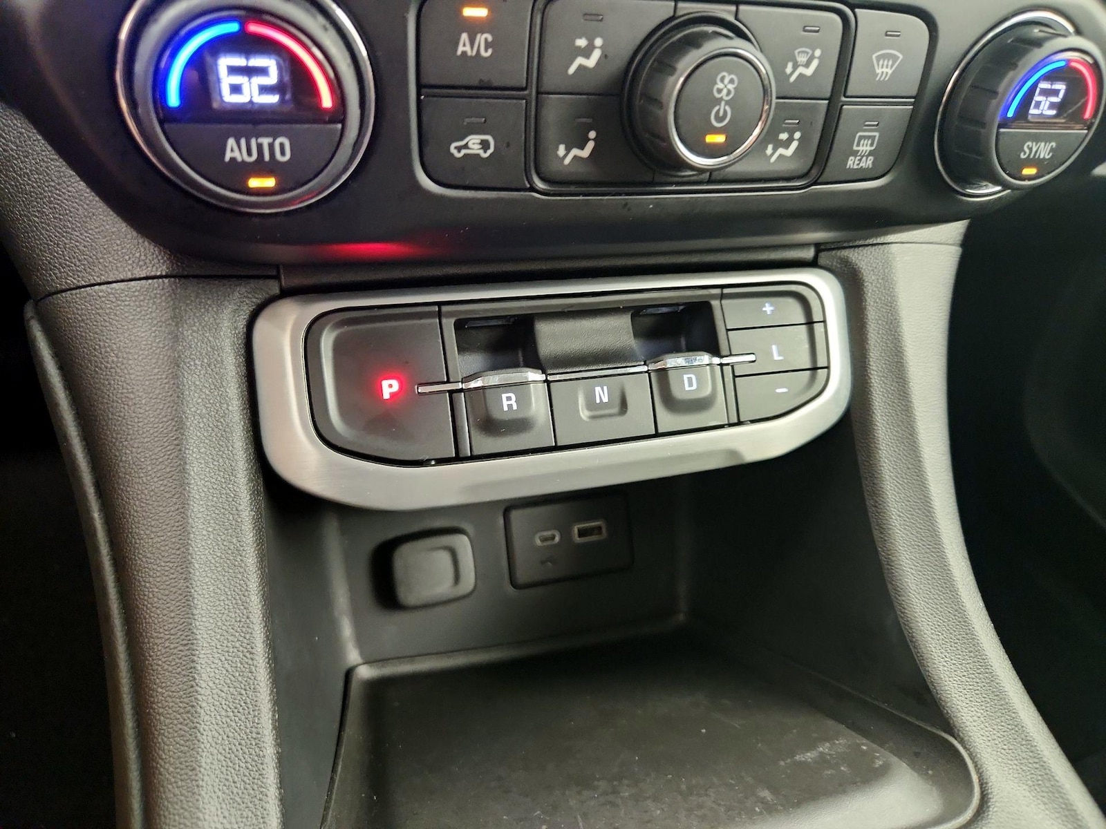 2022 GMC Acadia SLE - Photo 18