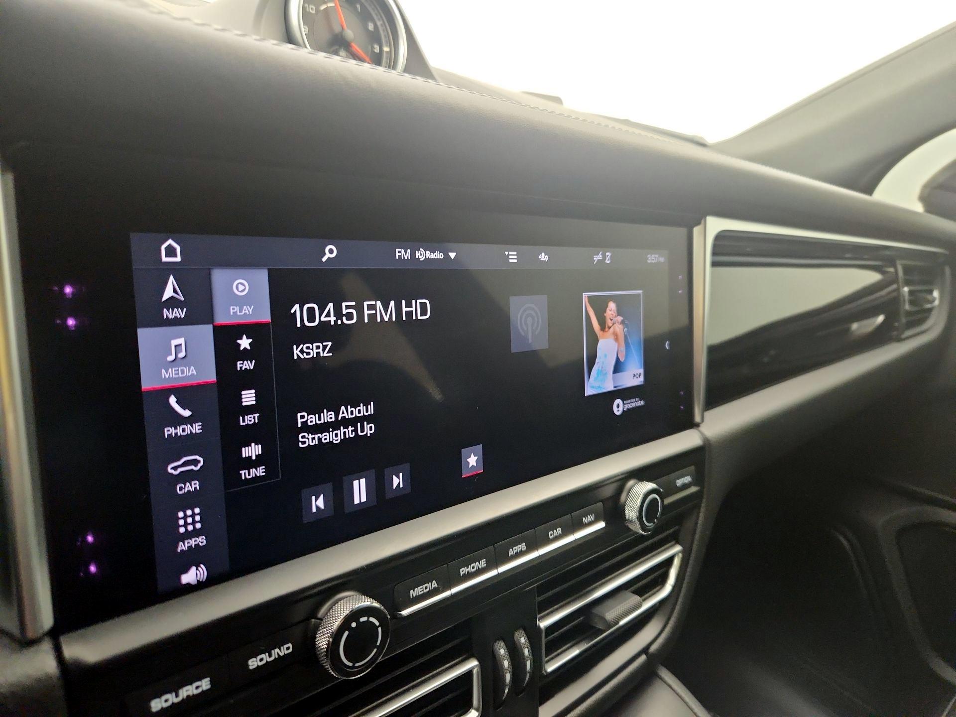 Thumbnail: 2021 Porsche Macan - 16