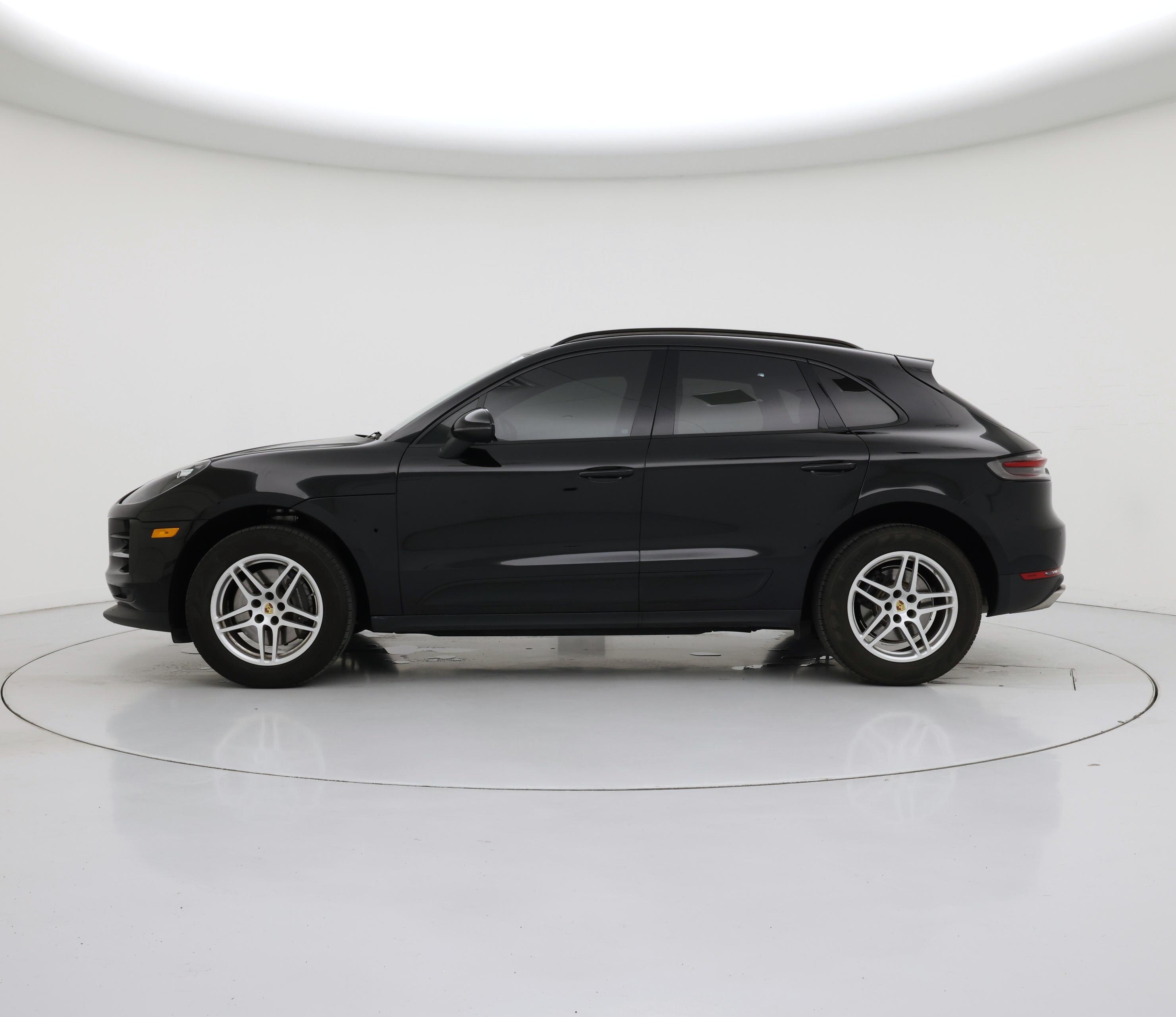 Thumbnail: 2021 Porsche Macan - 3