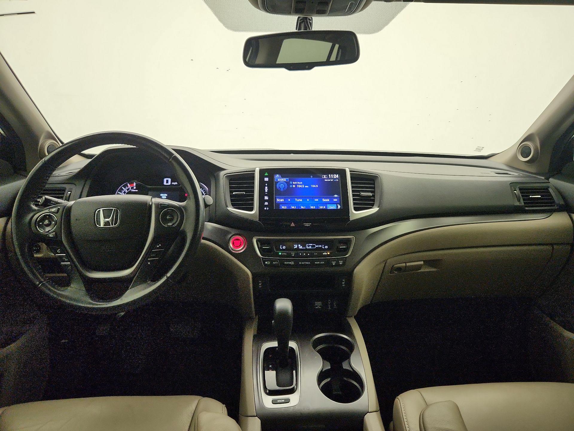 Thumbnail: 2017 Honda Pilot - 9