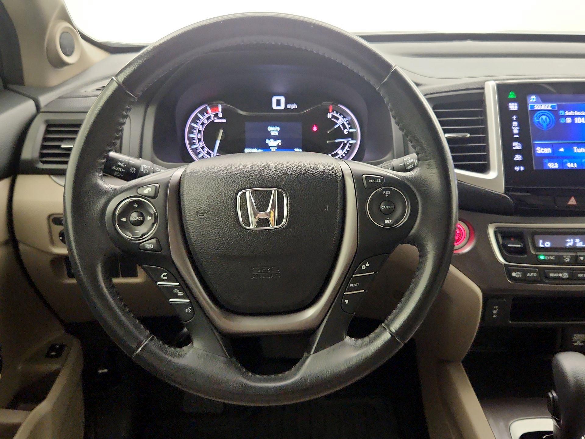 Thumbnail: 2017 Honda Pilot - 10