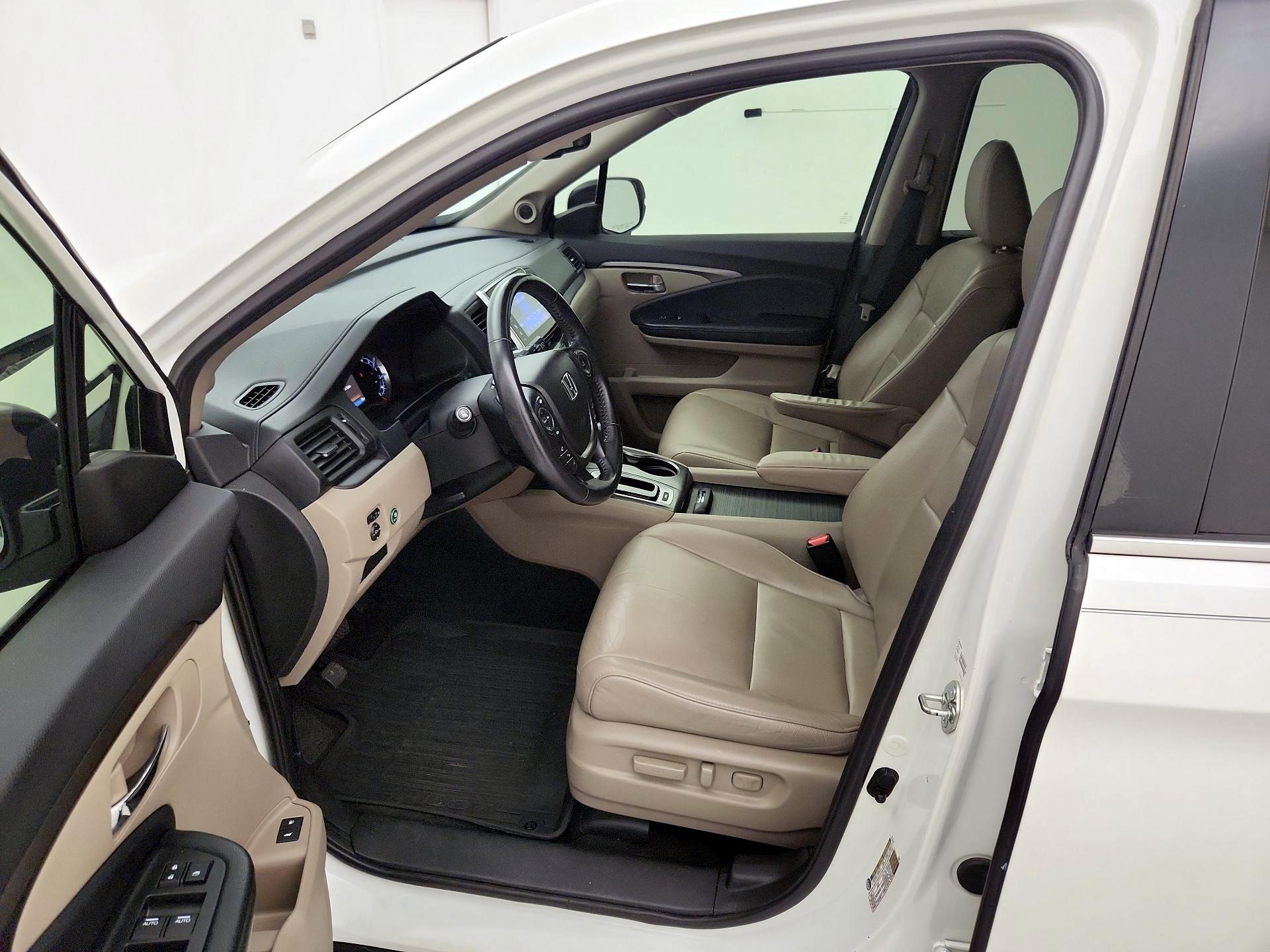 Thumbnail: 2017 Honda Pilot - 11