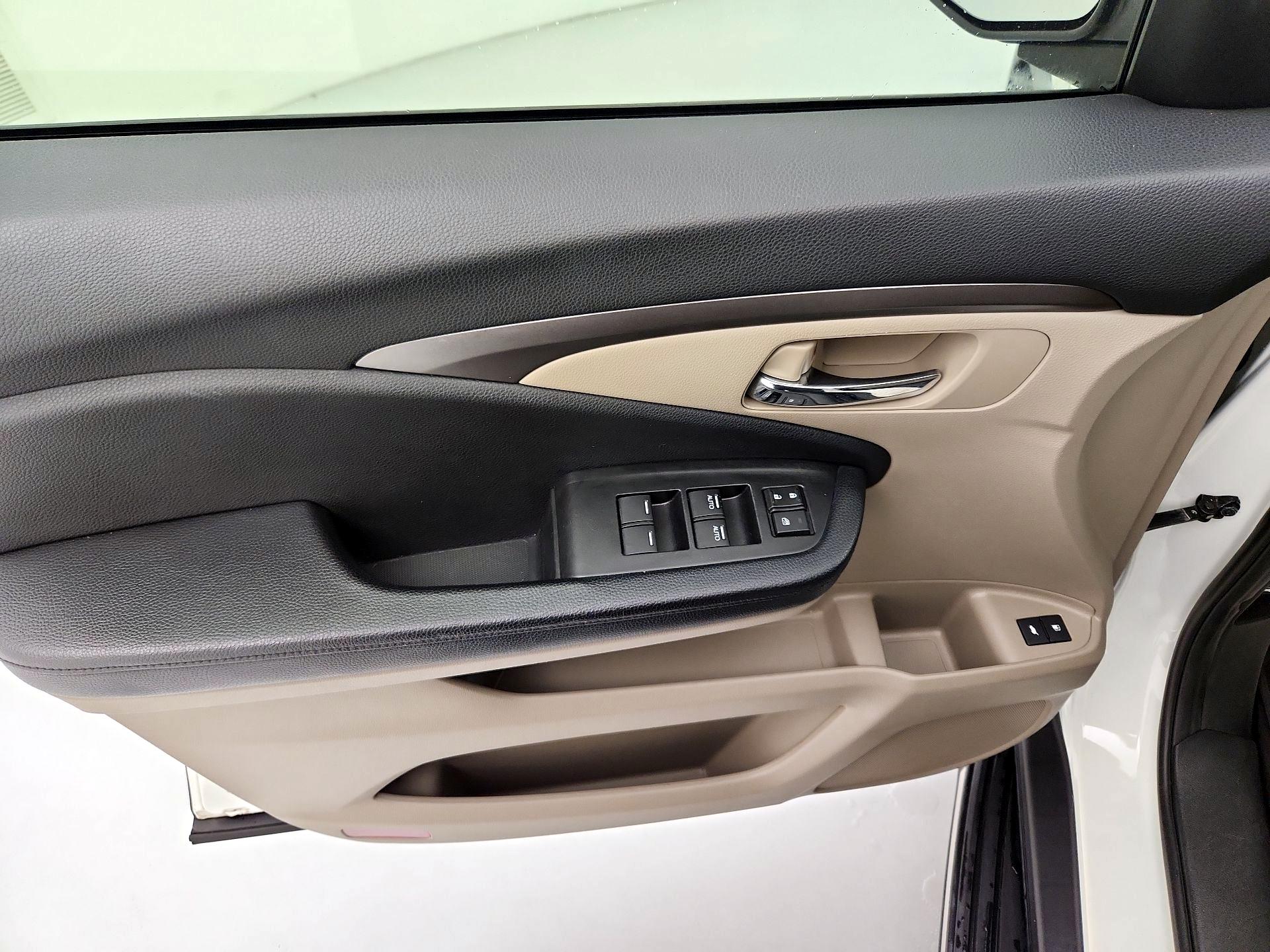 Thumbnail: 2017 Honda Pilot - 12