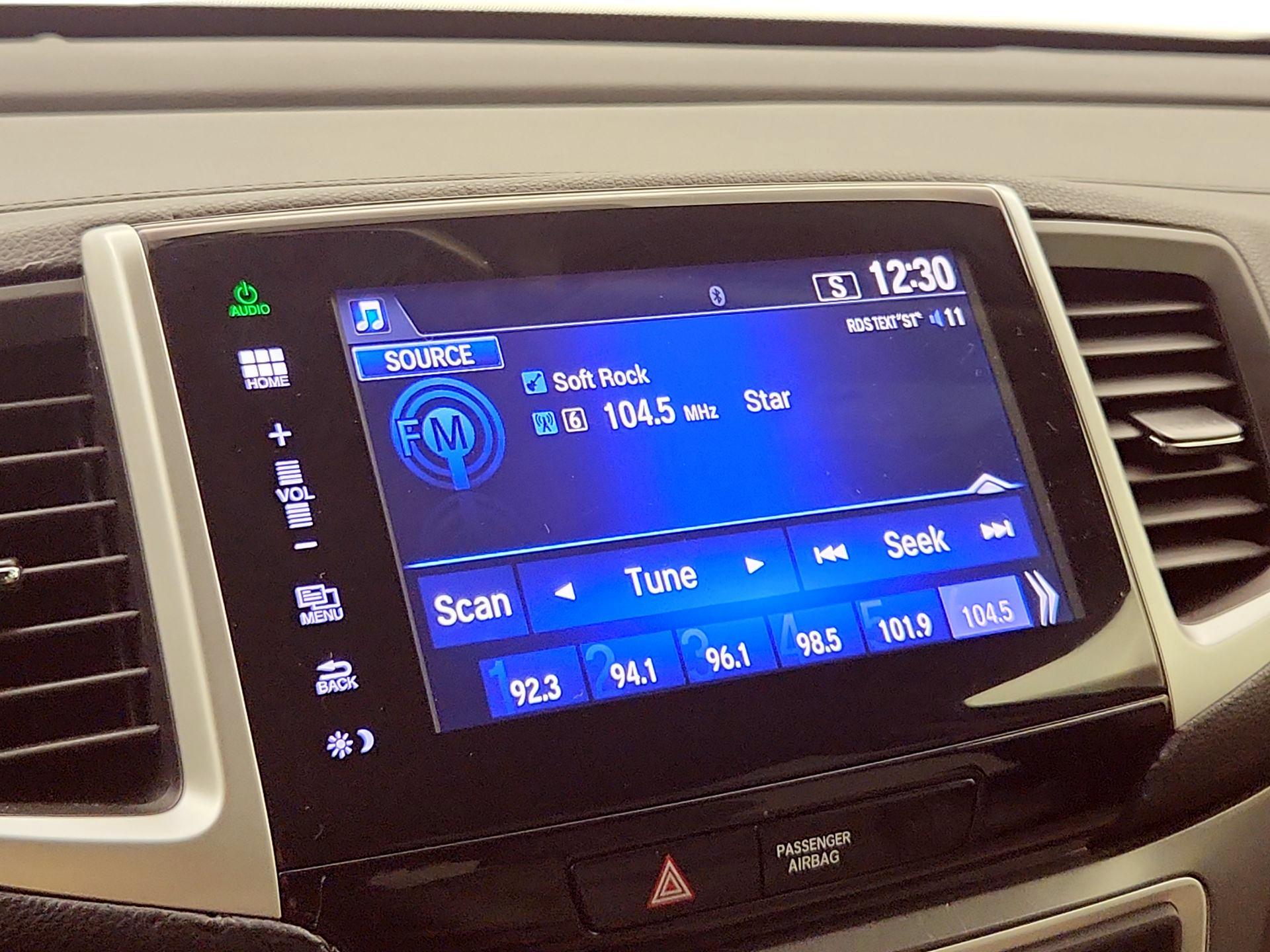 Thumbnail: 2017 Honda Pilot - 15