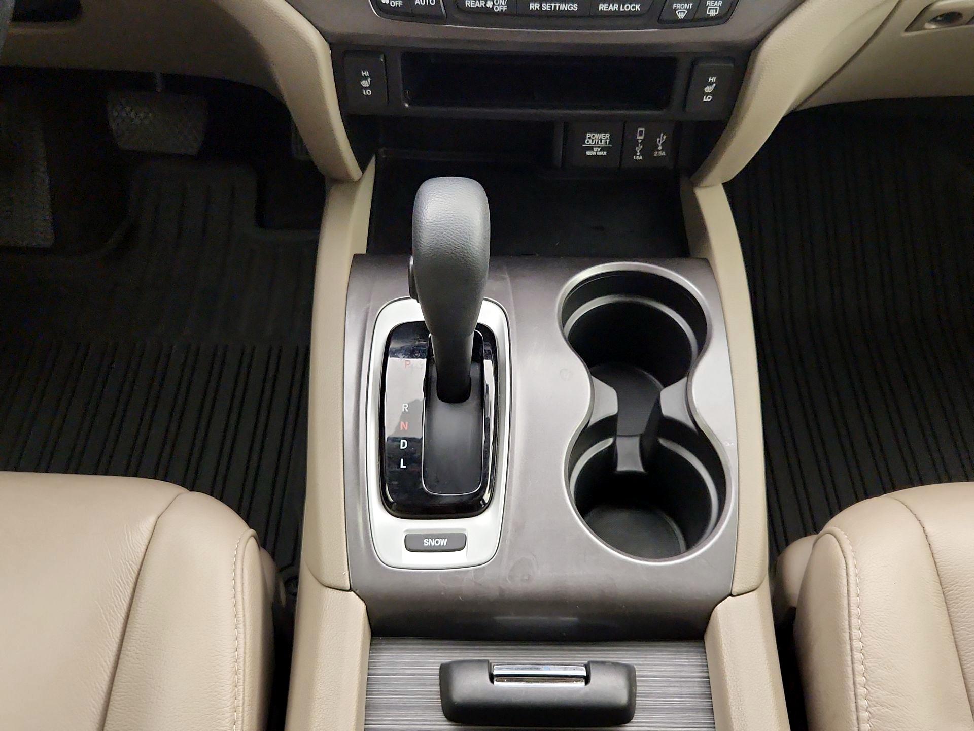 Thumbnail: 2017 Honda Pilot - 17