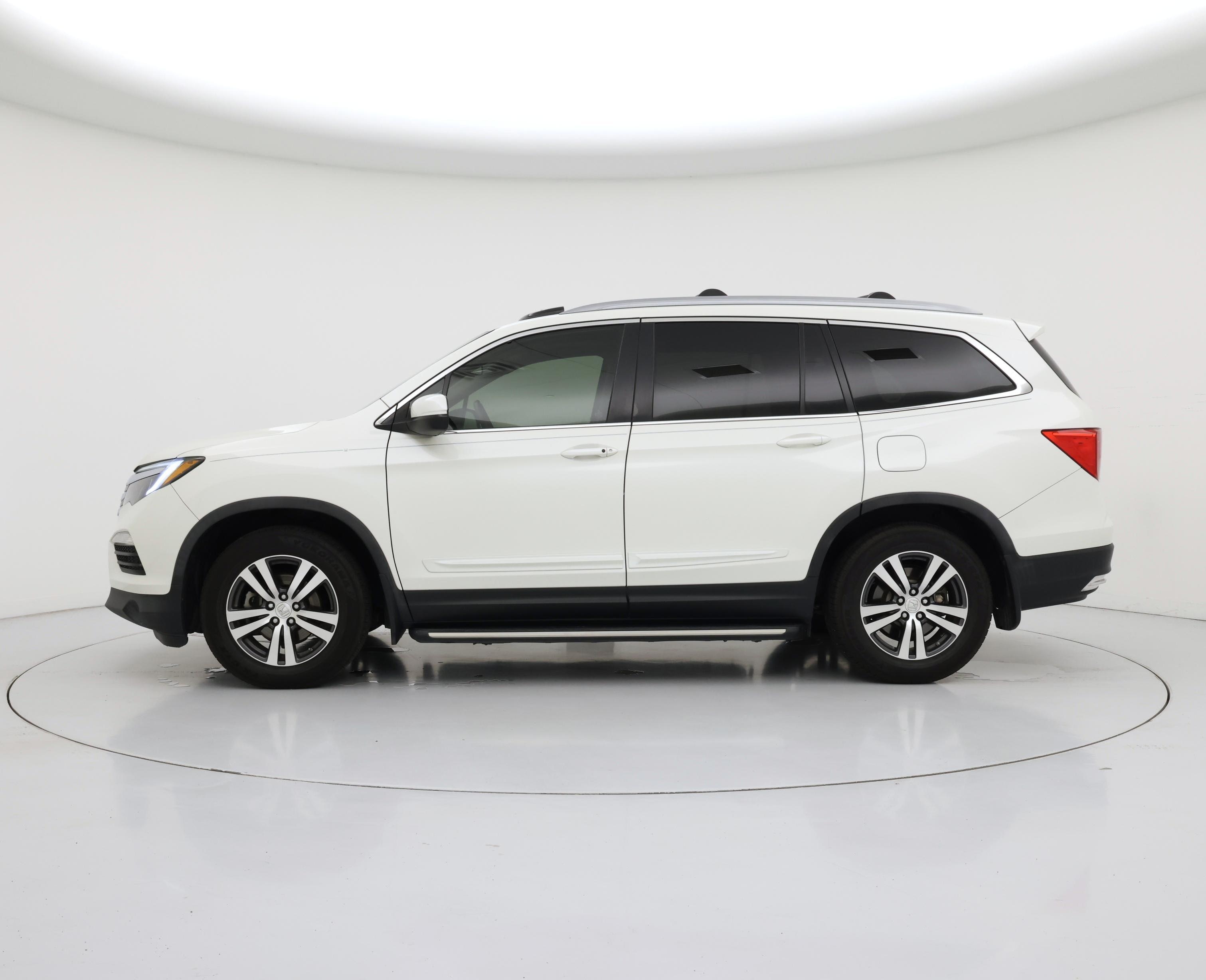 Thumbnail: 2017 Honda Pilot - 3