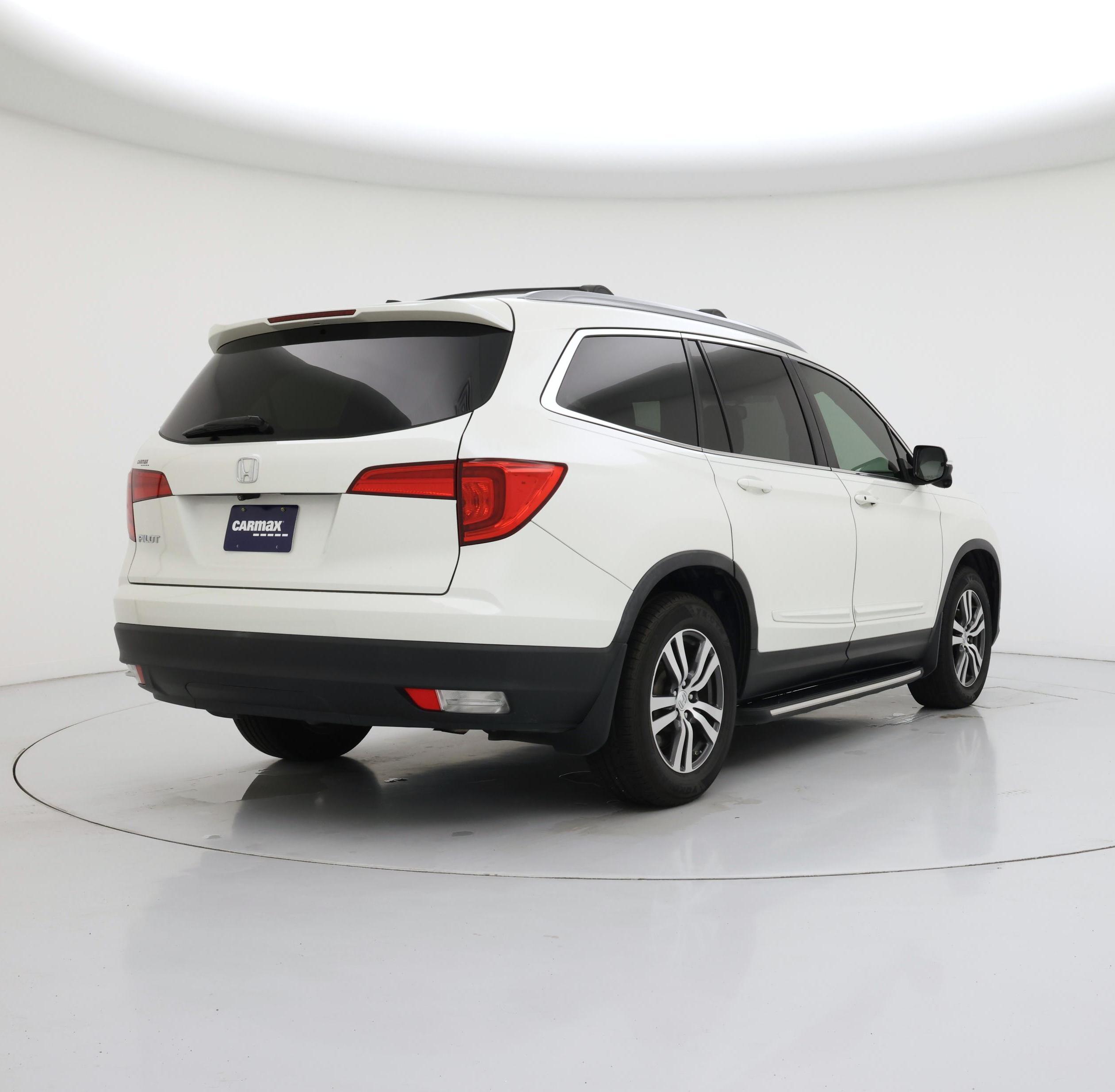 Thumbnail: 2017 Honda Pilot - 8