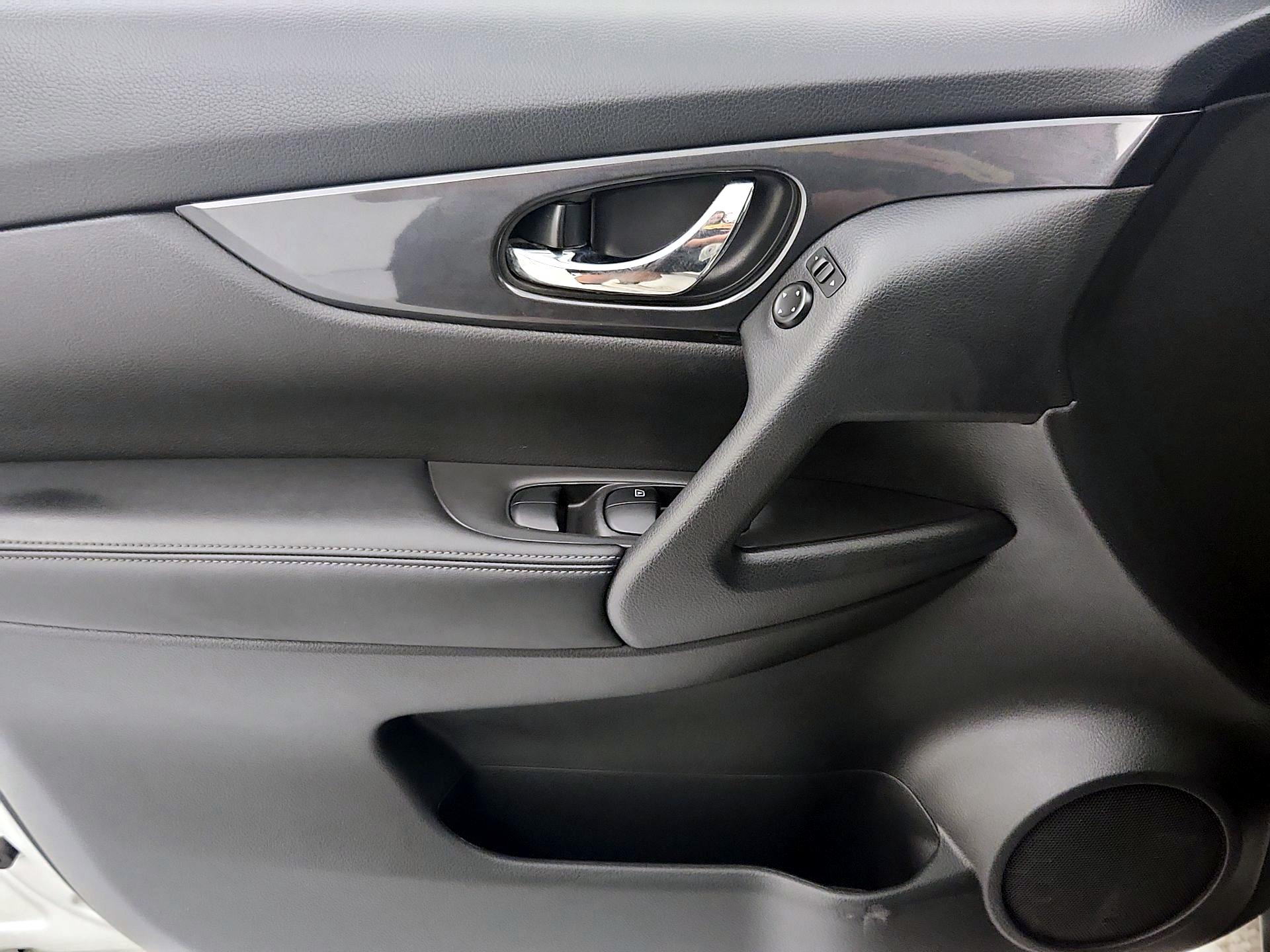 Thumbnail: 2019 Nissan Rogue - 12