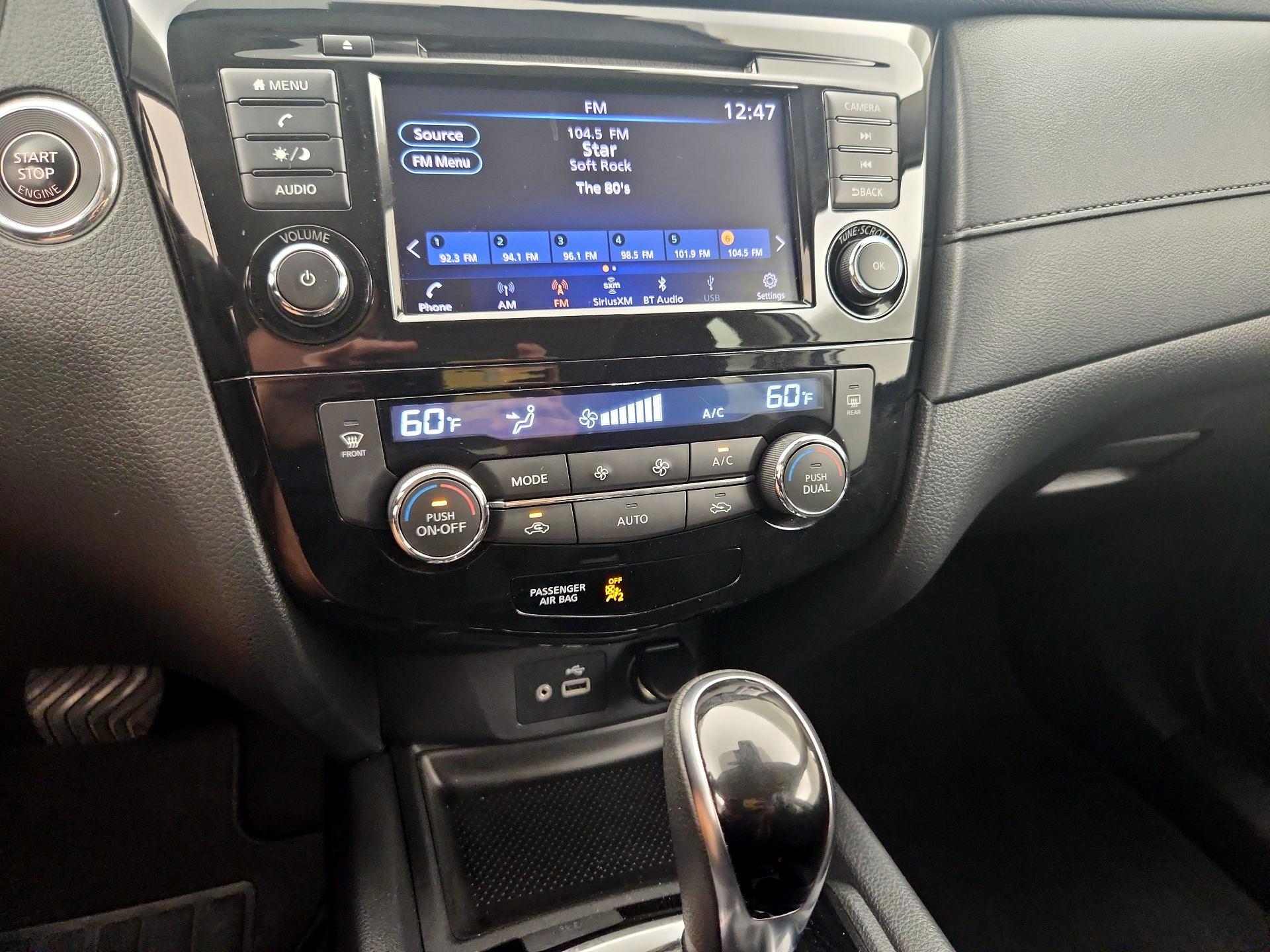 Thumbnail: 2019 Nissan Rogue - 16