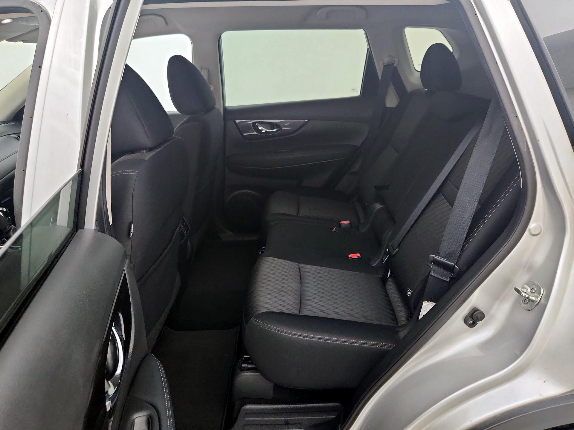 Thumbnail: 2019 Nissan Rogue - 19