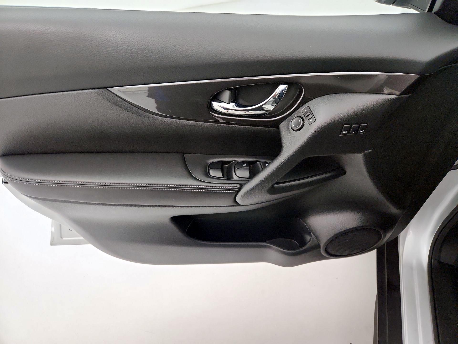 Thumbnail: 2020 Nissan Rogue - 12