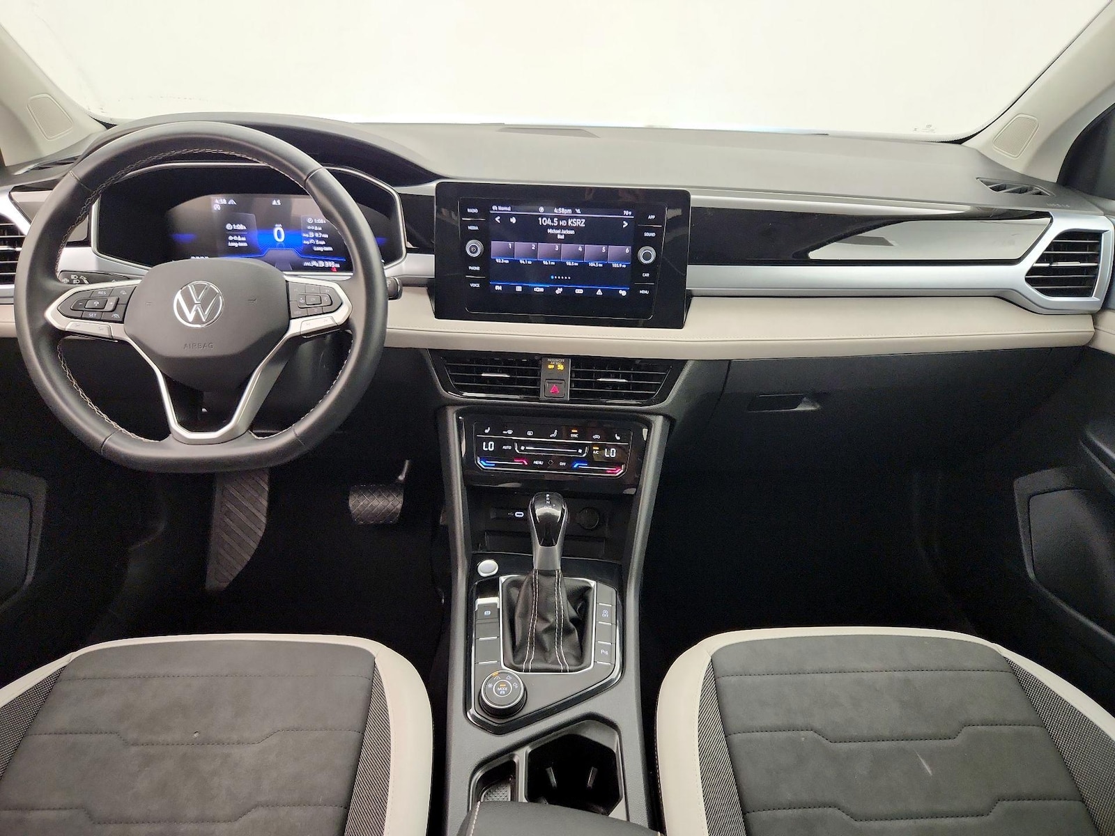 2025 Volkswagen Taos SE - Photo 10