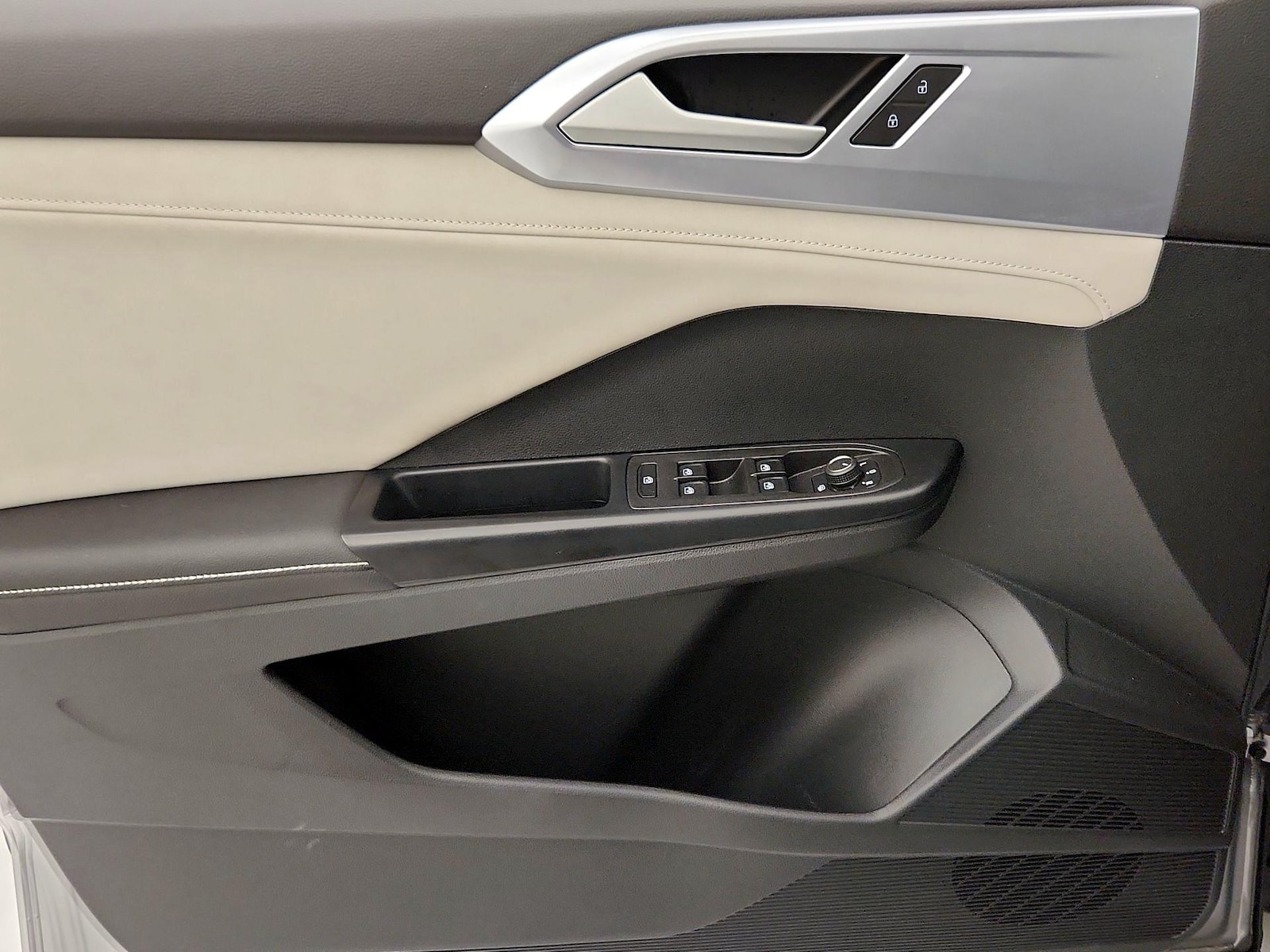 2025 Volkswagen Taos SE - Photo 13