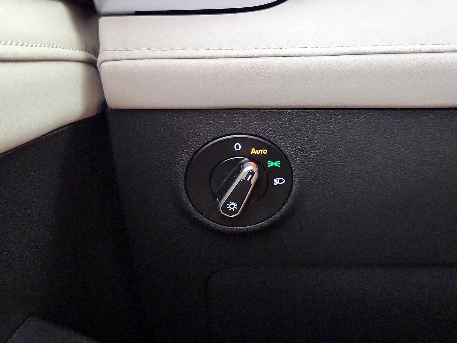 2025 Volkswagen Taos SE - Photo 14