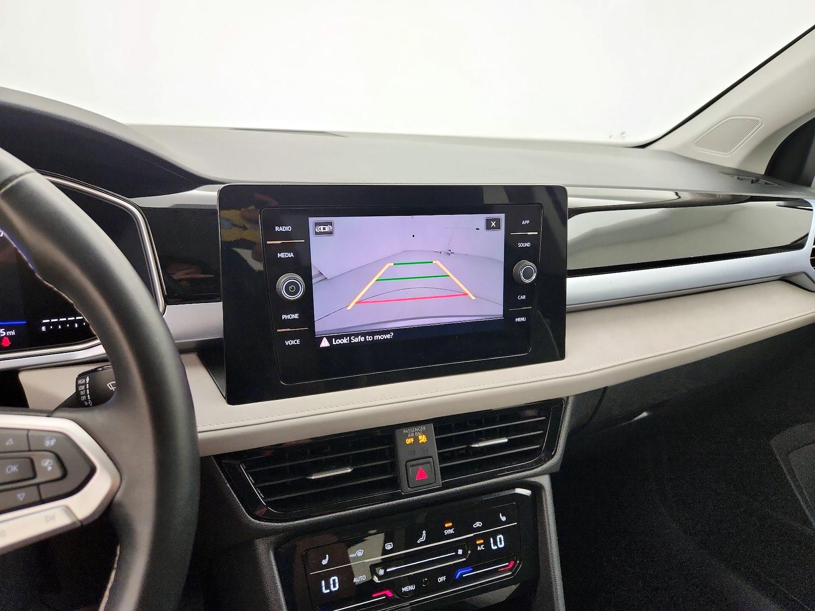 2025 Volkswagen Taos SE - Photo 15