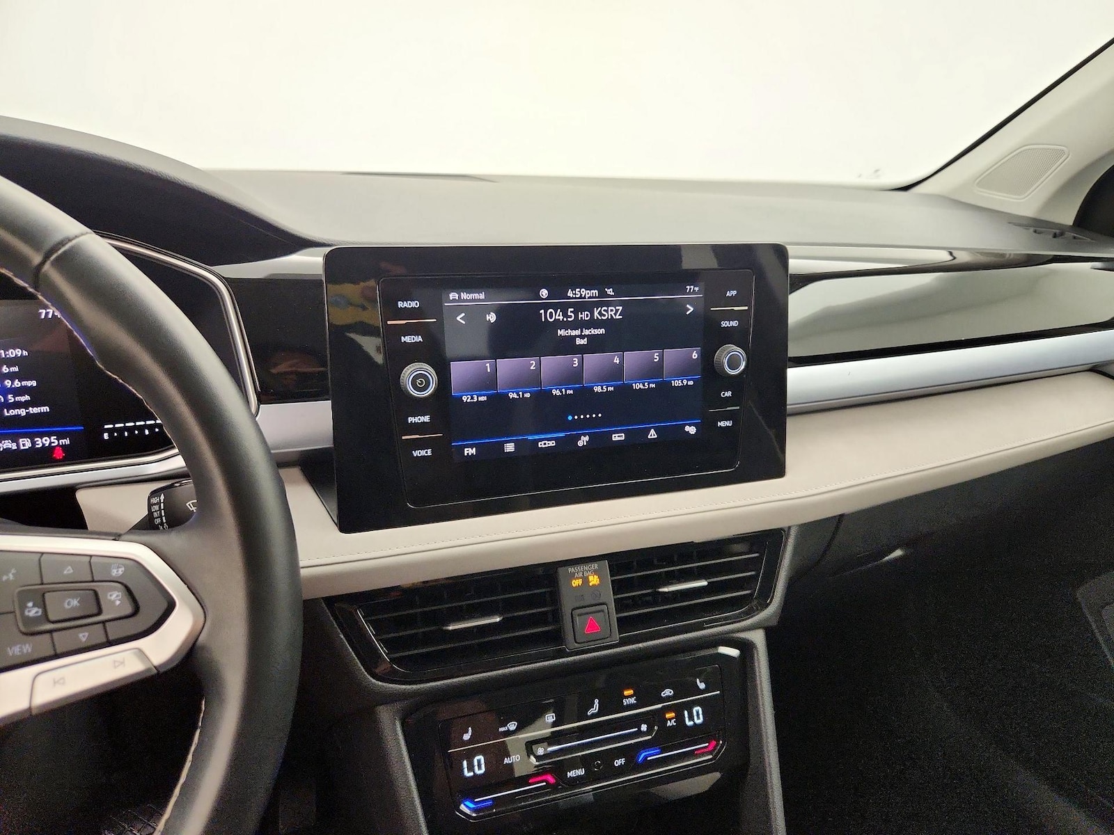 2025 Volkswagen Taos SE - Photo 16
